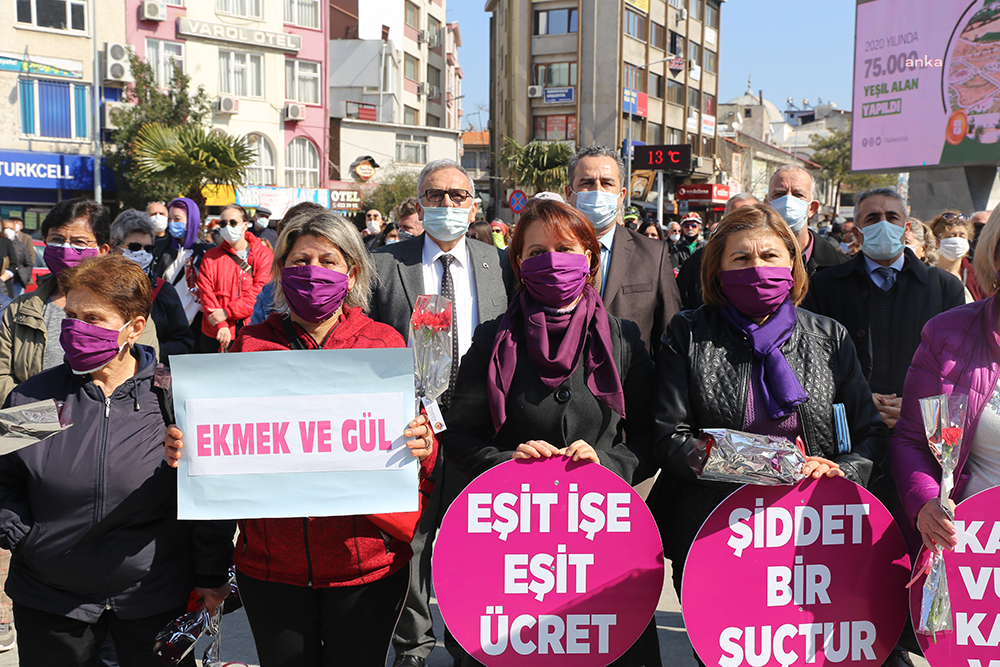 BURHANİYE'DE 8 MART KUTLAMASI
