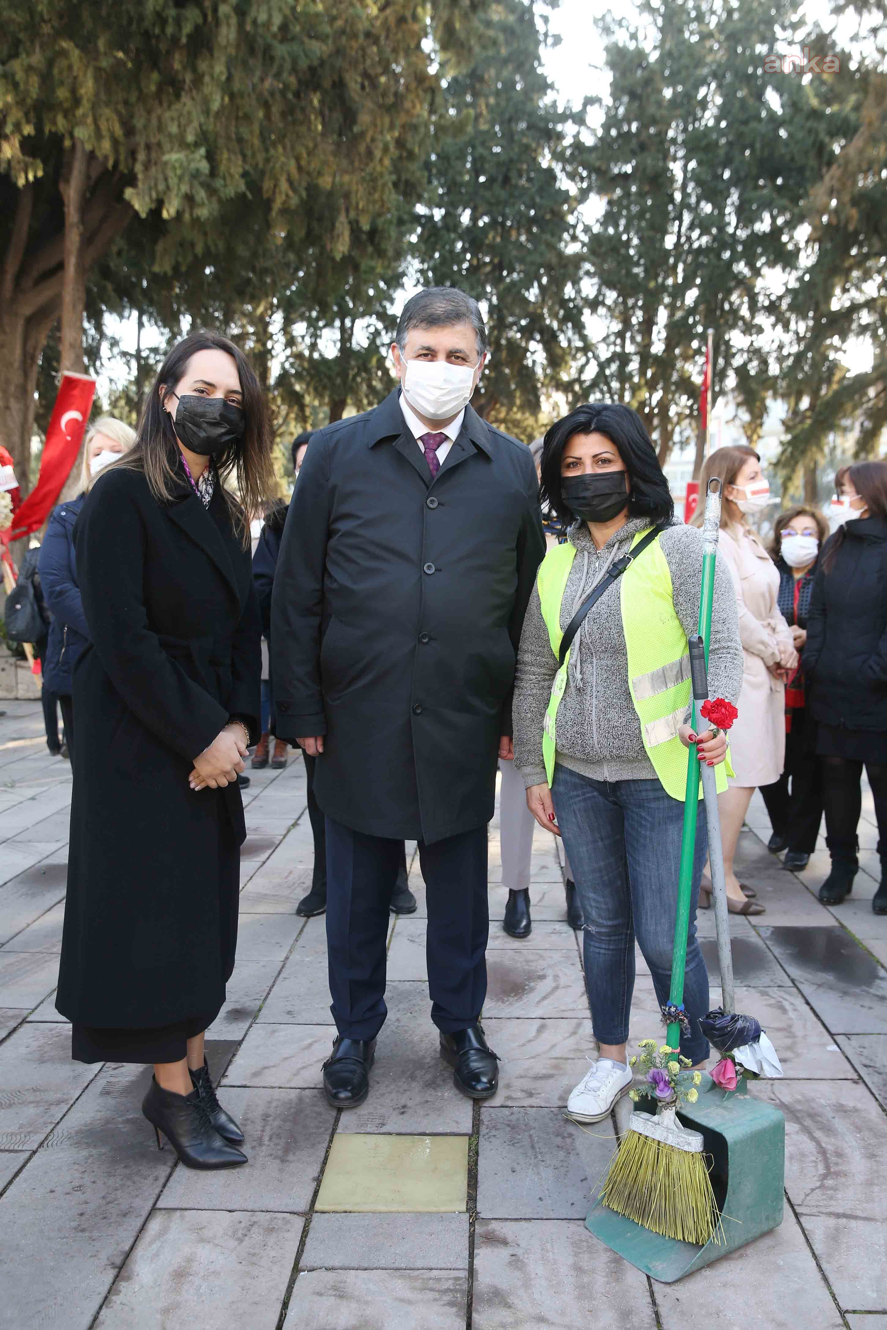 ZÜBEYDE HANIM'IN KABRİNDE 8 MART ANMASI