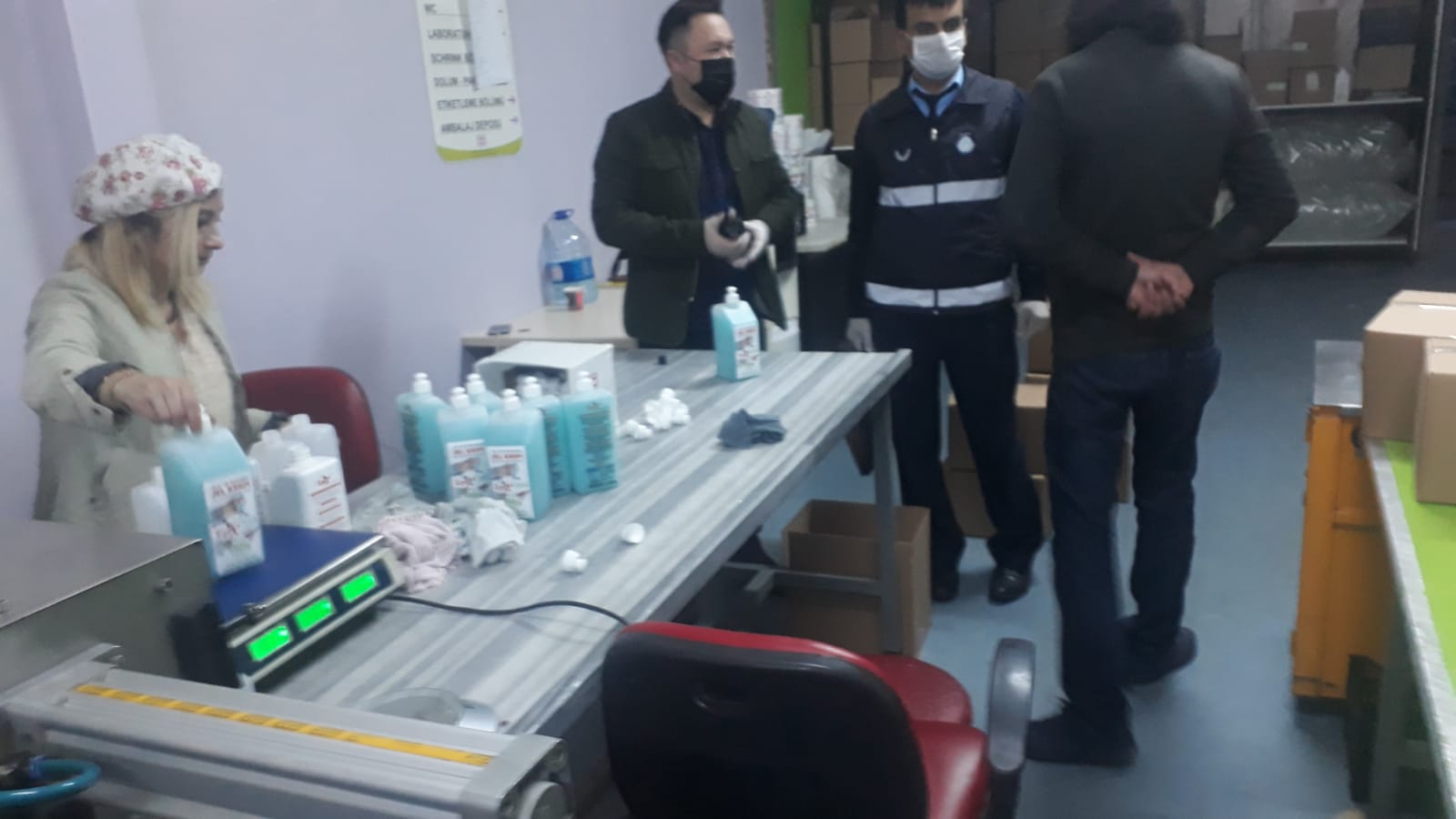YENİMAHALLE'DE TEDBİRLERE UYMAYAN İŞ YERLERİ MÜHÜRLENİYOR
