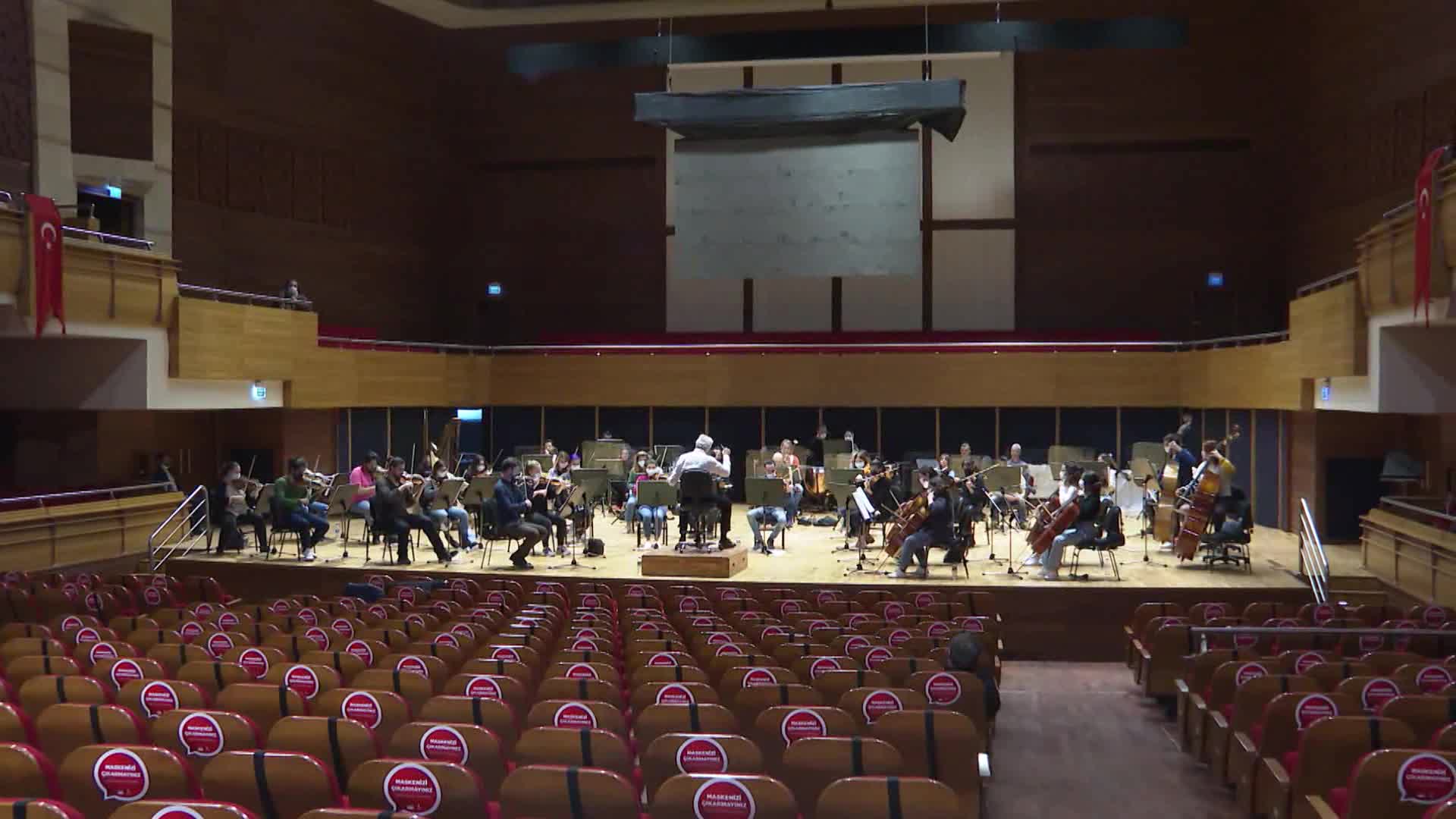 İZMİR BÜYÜKŞEHİR BELEDİYESİ'NDEN PANDEMİ DESTEĞİ "EL ELE ORKESTRASI"