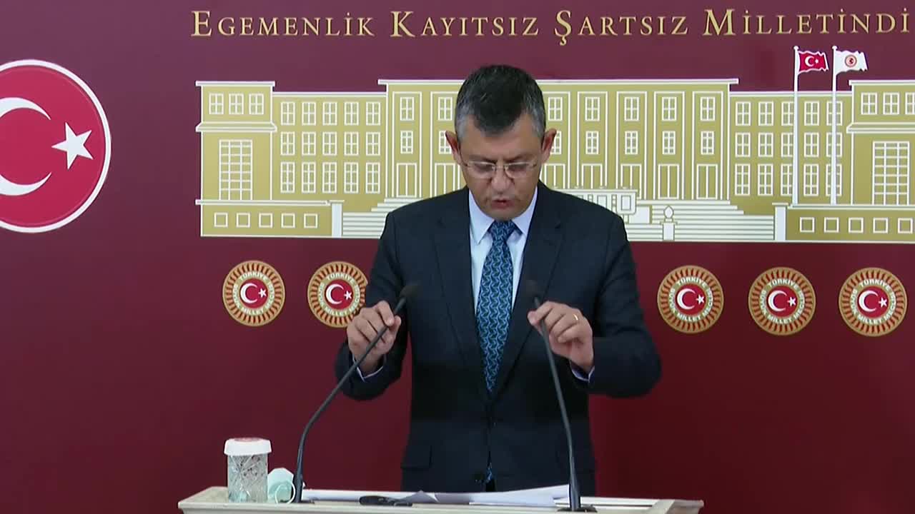 CHP’Lİ ÖZEL'DEN ERDOĞAN’A ELEŞTİRİ: GRUP TOPLANTISI GÖRÜNTÜSÜNDE PROPAGANDA FİLMLERİNİ BÜTÜN TV'LERDE YAYINLATTI