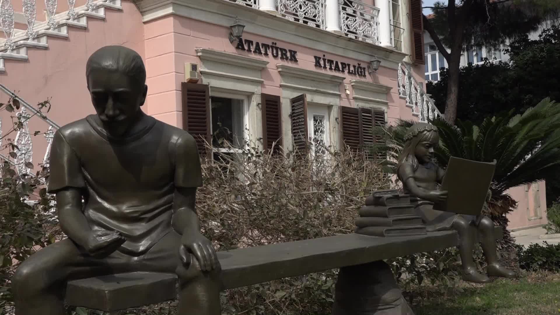 BORNOVA'DA KENT KİTAPLIKLARI AÇILDI