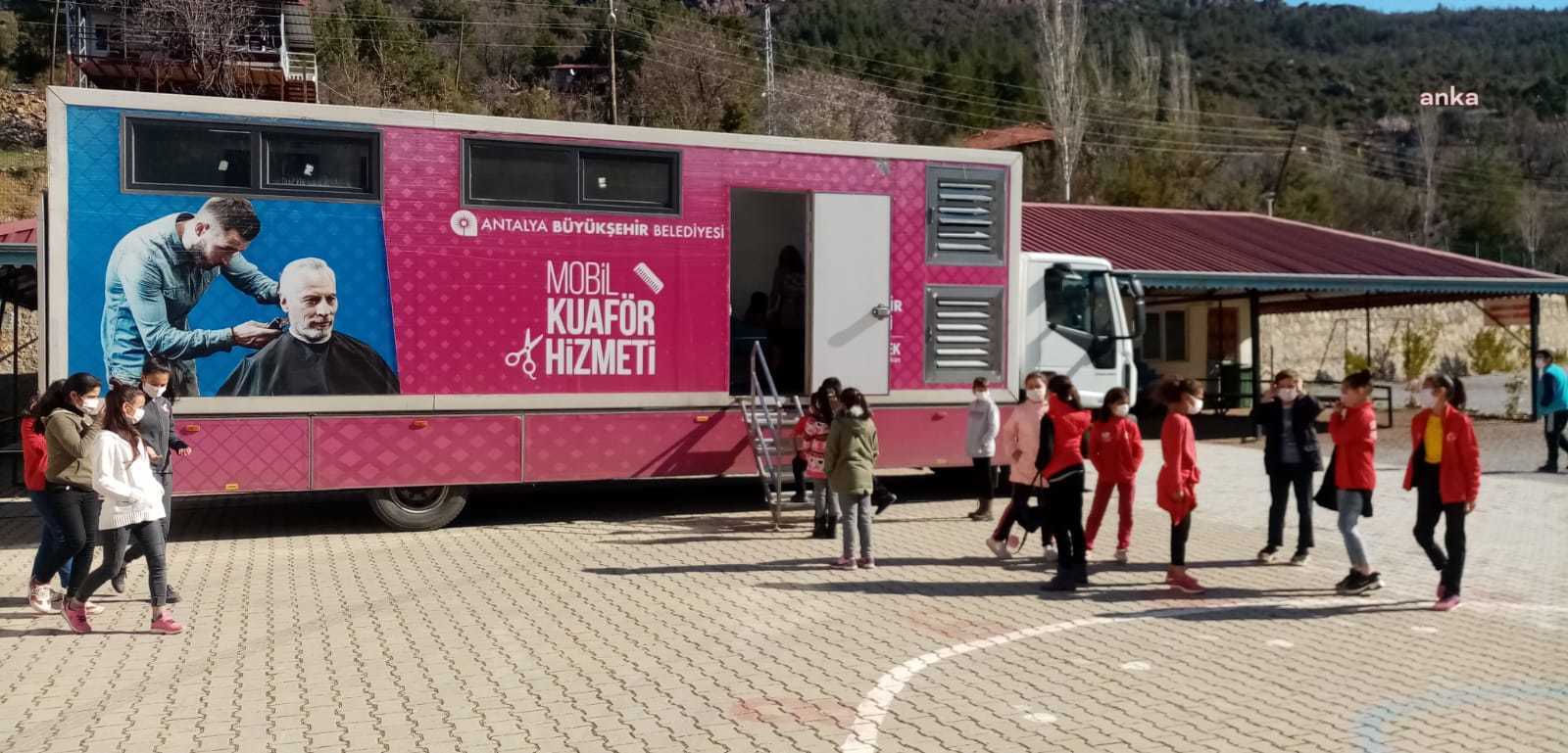 ANTALYA BÜYÜKŞEHİR'İN MOBİL KUAFÖR TIR'I GÜNDOĞMUŞ'TA