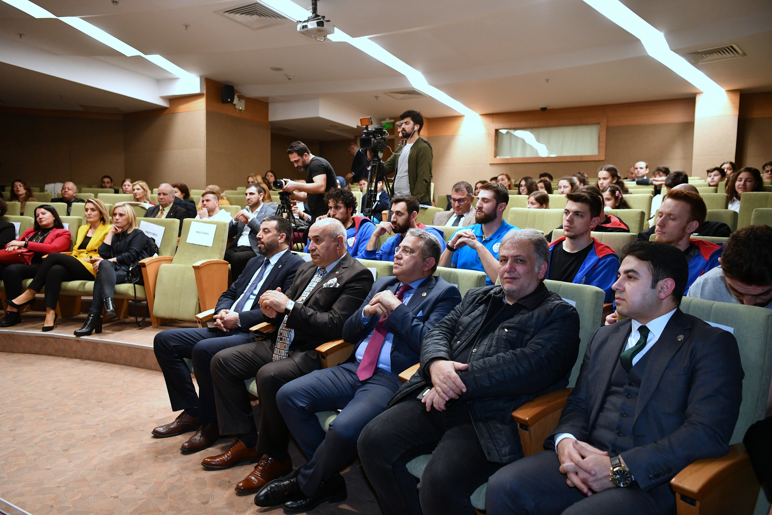 BEYLİKDÜZÜ’NDE KADIN VE SPOR KONUŞULDU
