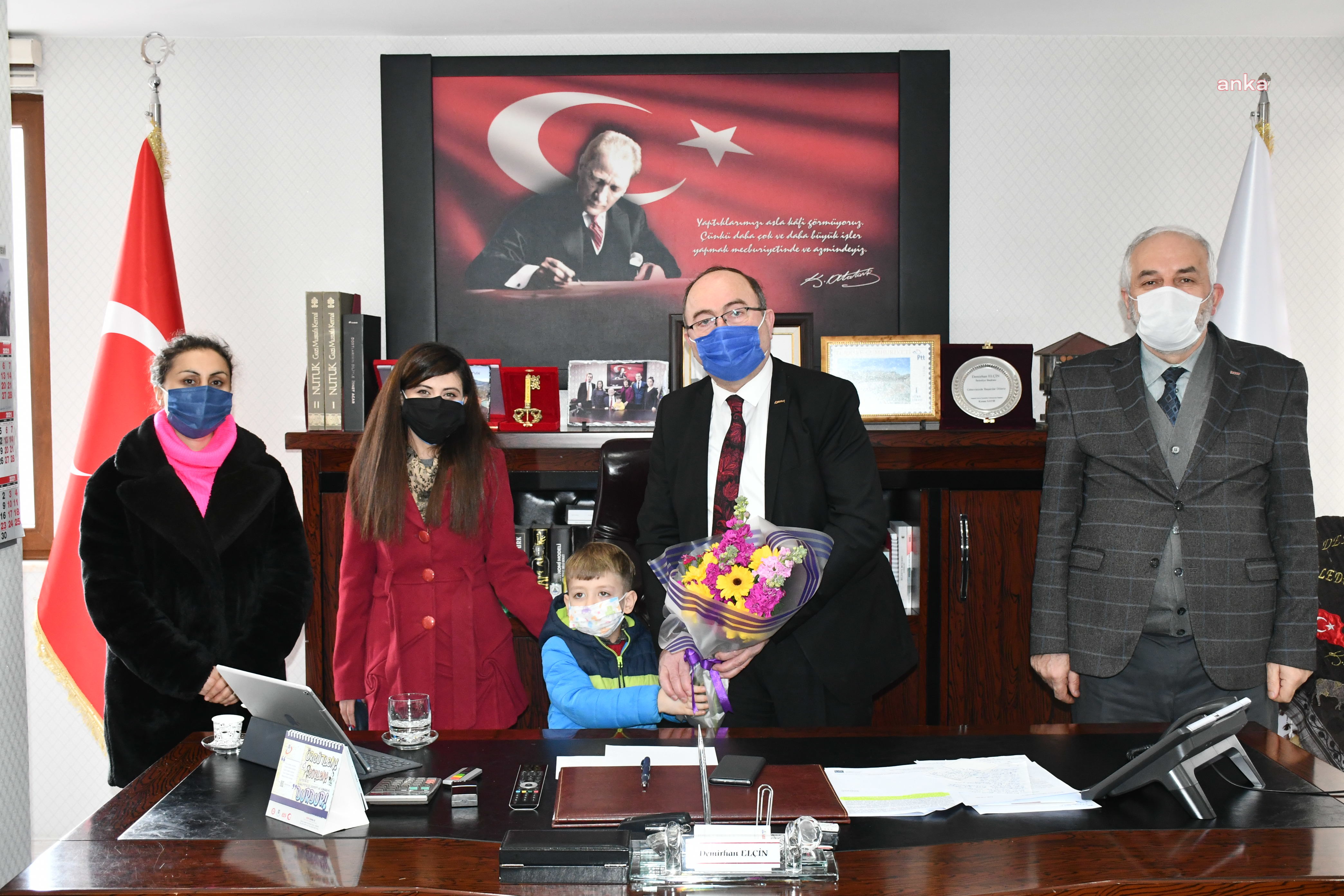 ARTVİN BELEDİYE BAŞKANI ELÇİN, MİNİK ZİYARETÇİLERİNİ MAKAMINDA AĞIRLADI