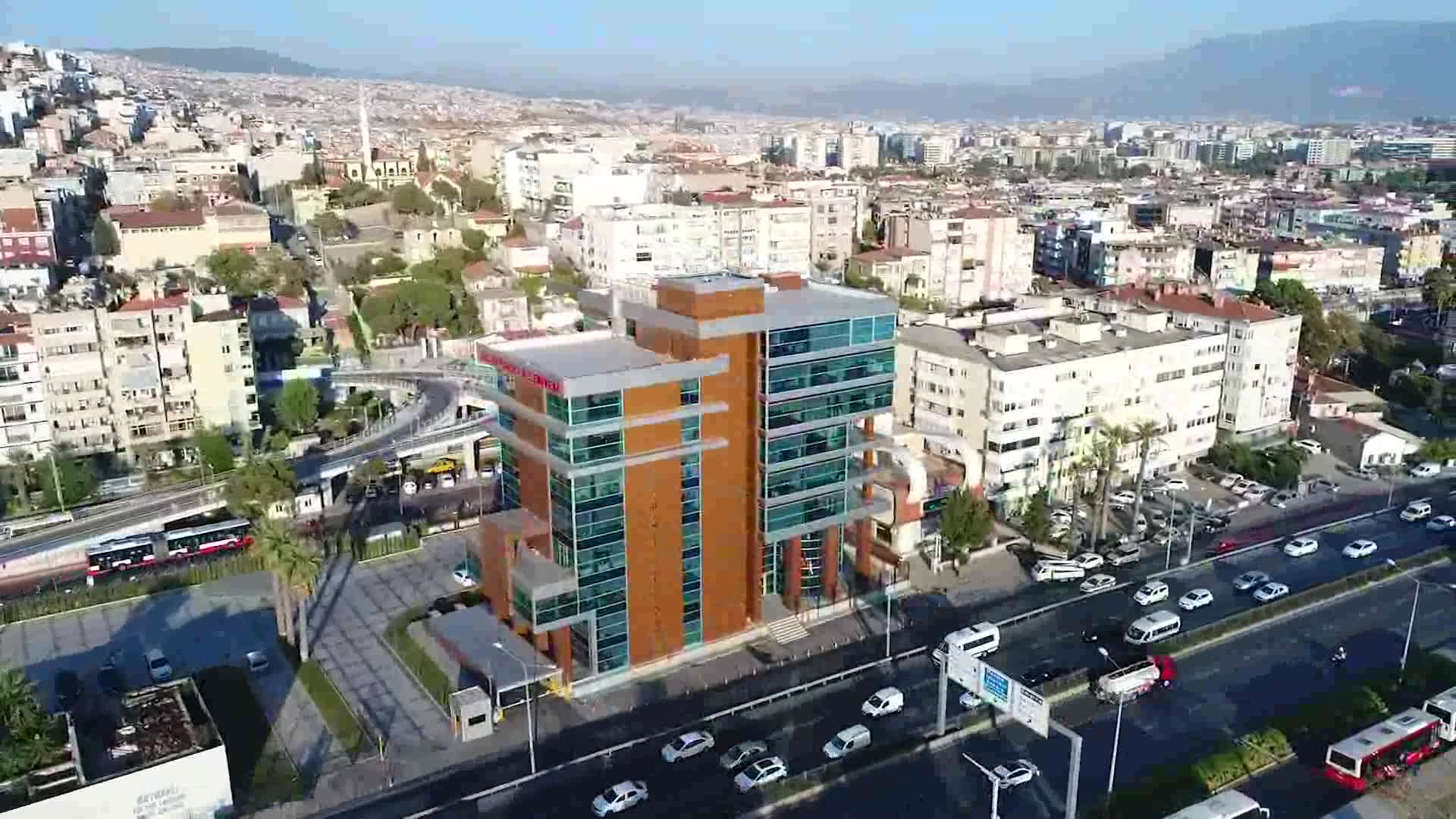 BAYRAKLI'DA HAYVANSEVERLERDEN ÖRNEK DAYANIŞMA
