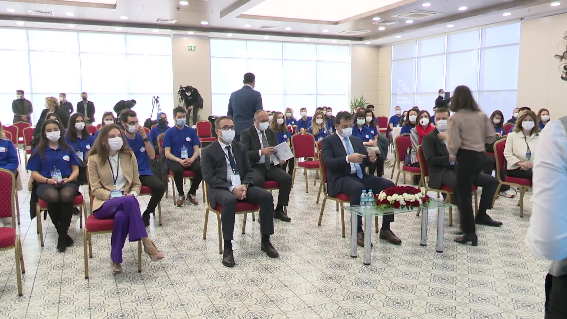 İMAMOĞLU’NDAN GENÇ MESAİ ARKADAŞLARINA: BİZİ BULUŞTURAN, BİRİNE DEĞİL BU MİLLETE HİZMET AŞKI OLMALI