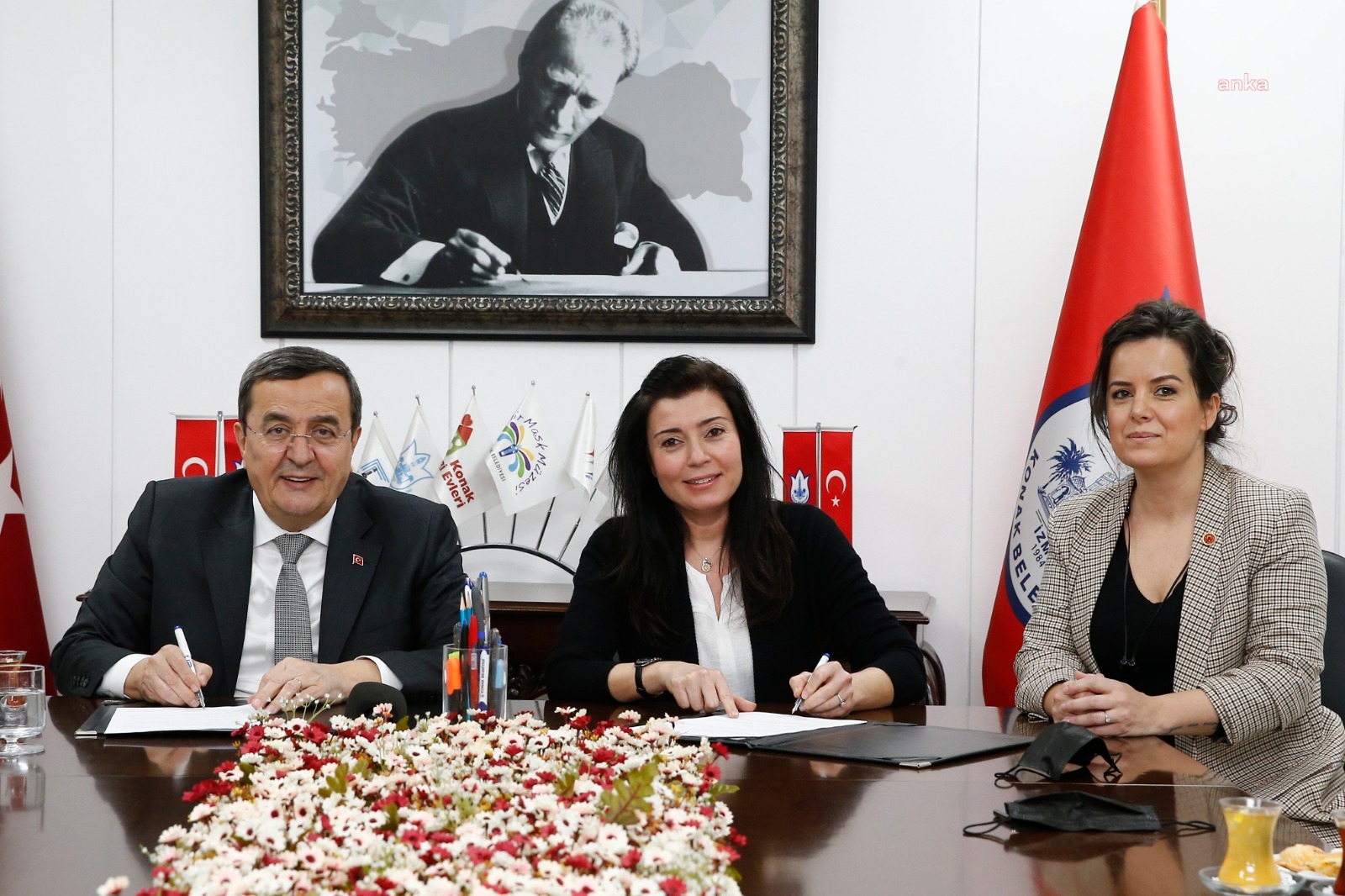 KONAK GENÇLİK DESTEK MERKEZİ İÇİN İMZALAR ATILDI