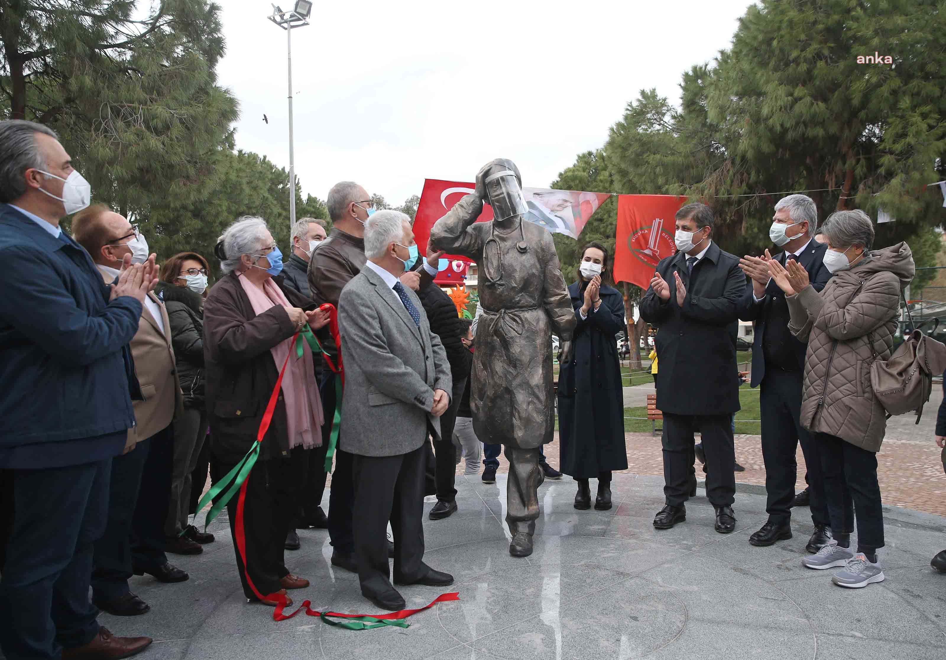 KARŞIYAKA'DA "SAĞLIK EMEKÇİLERİNE SAYGI ANITI" AÇILDI
