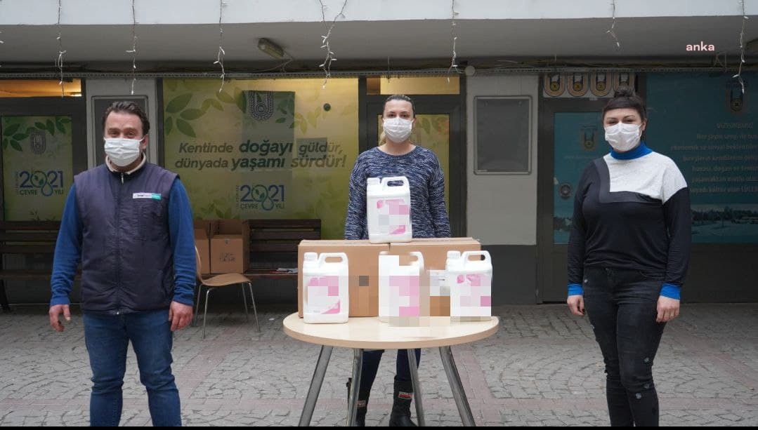 LÜLEBURGAZ BELEDİYESİ'NDEN KAHVECİ ESNAFINA 300 LİTRE DEZENFEKTAN DESTEĞİ
