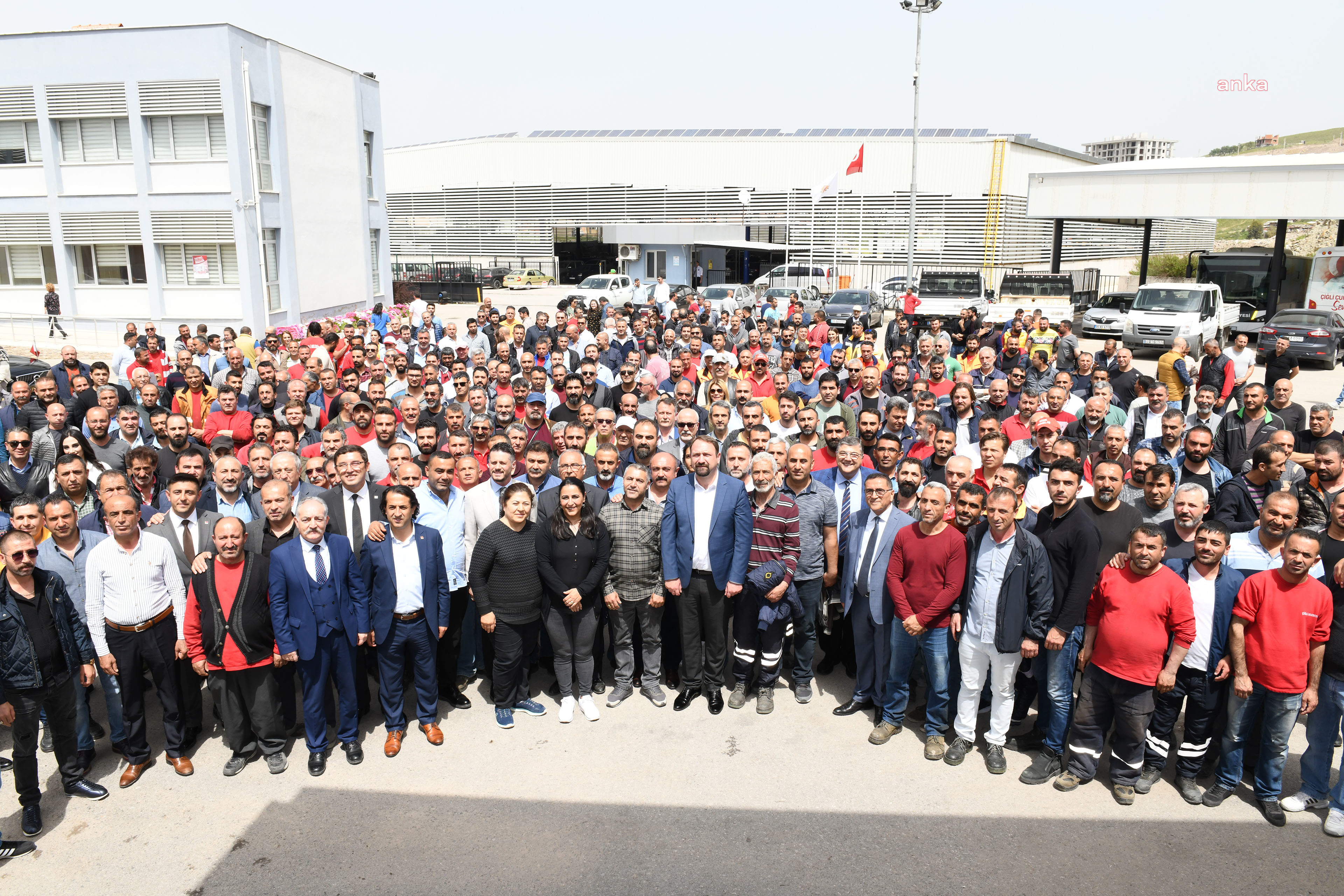 ÇİĞLİ'DE 29 YIL SONRA İŞÇİLERİN PROMOSYON HASRETİ SON BULDU