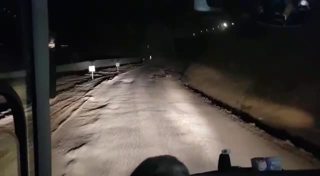 CHP’Lİ VEKİLLERİN HAKKARİ- ŞIRNAK YOLUNDA ZOR ANLARI: ZIPLAYA ZIPLAYA GİDİYORUZ