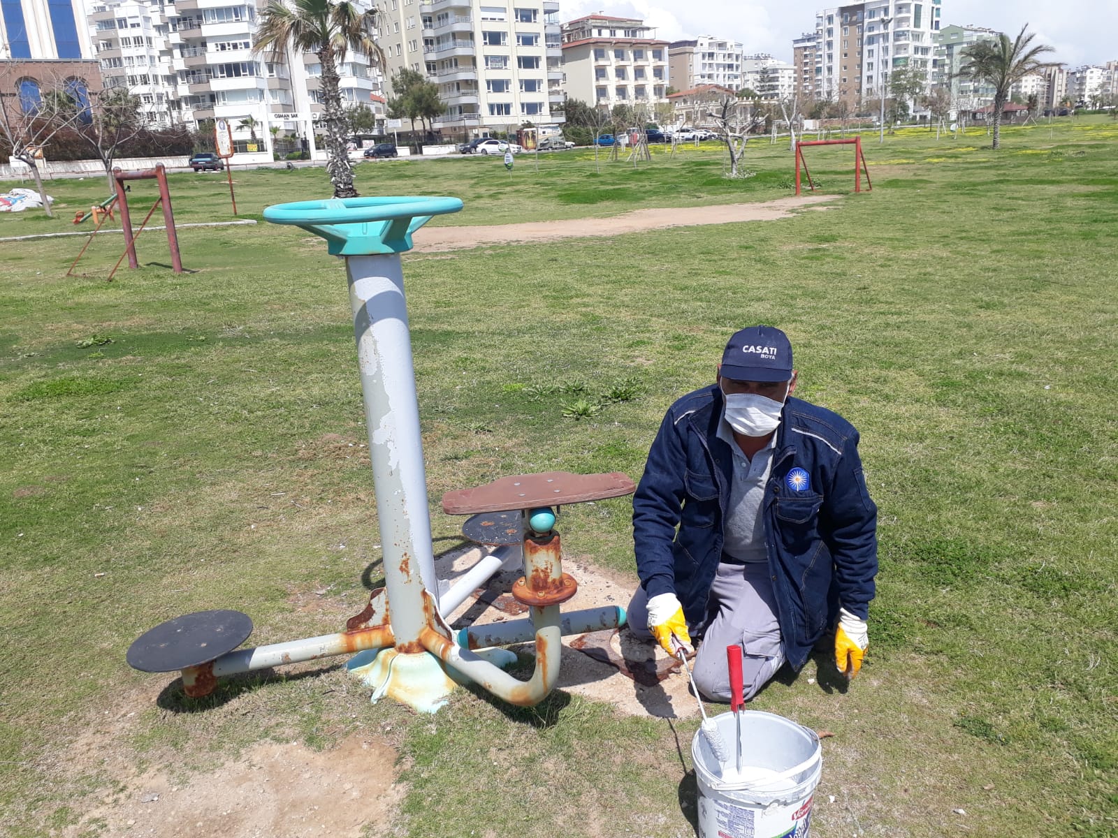 ANTALYA BÜYÜKŞEHİR, PARKLARINI BAKIMA ALDI