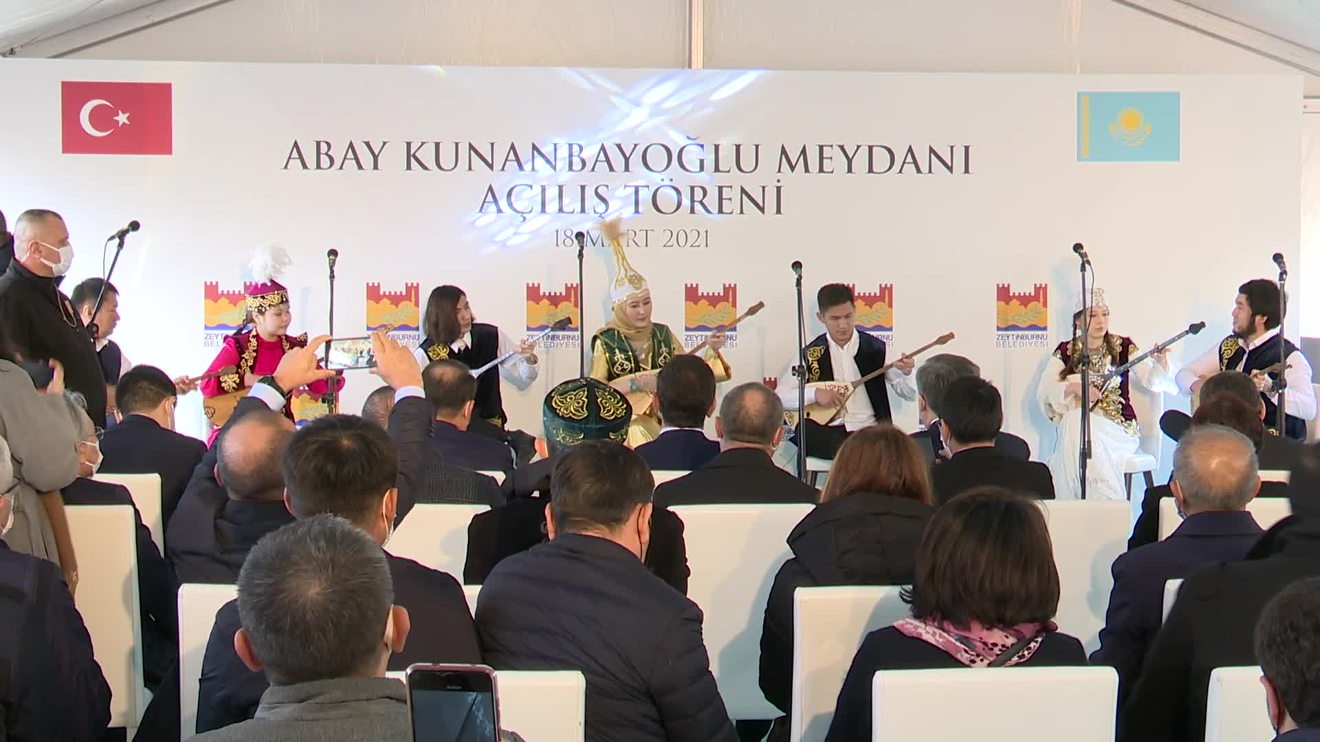 ÜNLÜ KAZAK EDEBİYATÇI ABAY KUNANBAYOĞLU'NUN ADINI TAŞIYAN MEYDAN VE ANIT ZEYTİNBURNU'NDA TÖRENLE AÇILDI