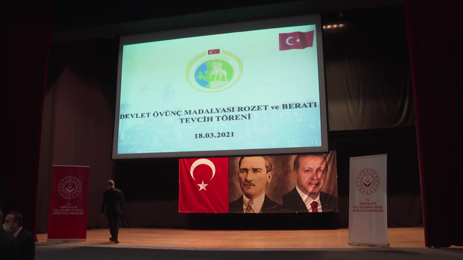 TUNÇ SOYER, MADALYA TÖRENİNE KATILDI