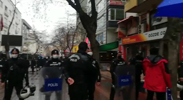 KADIN ÖRGÜTLERİ İSTANBUL SÖZLEŞMESİ’NİN FESHİNE KARŞI AYAKTA : KARARI TANIMIYORUZ