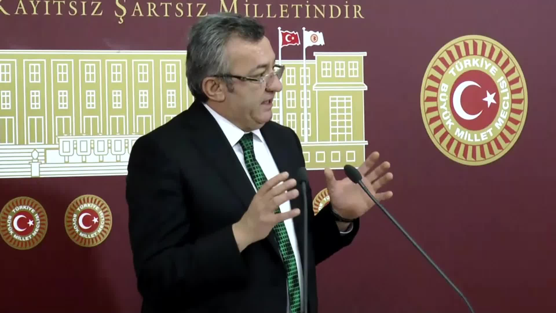 ALTAY:  ÖMER ÇELİK'İ VE MAHİR ÜNAL'I SEN O MASAYA OTURTAMAZSIN