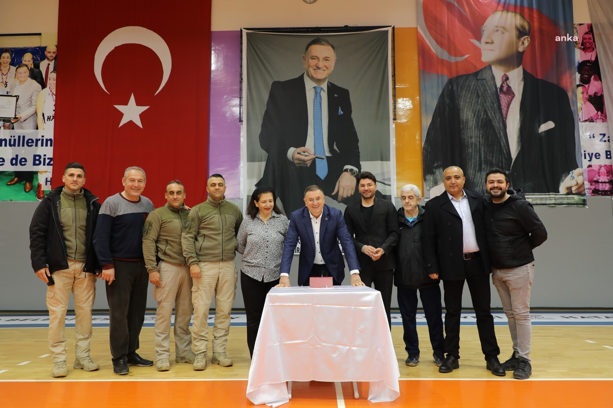 HATAY BELEDİYE BAŞKANI SAVAŞ’A DOĞUM GÜNÜ SÜRPRİZİ