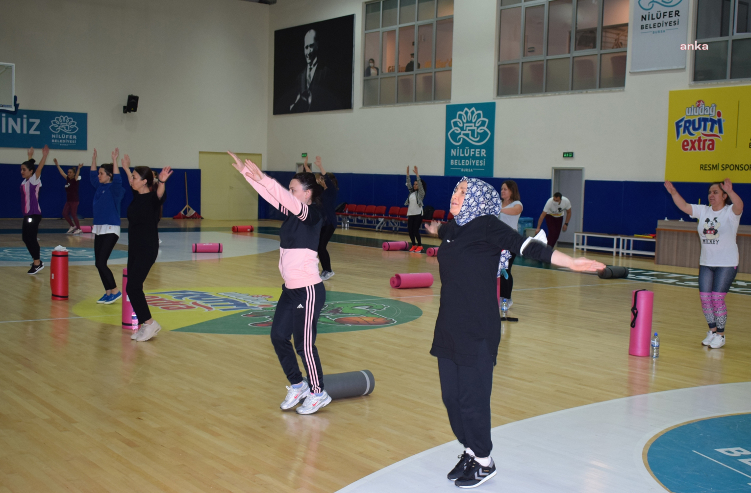 NİLÜFER BELEDİYESİ'NİN KADIN ÇALIŞANLARI TABATA İLE FORM TUTUYOR