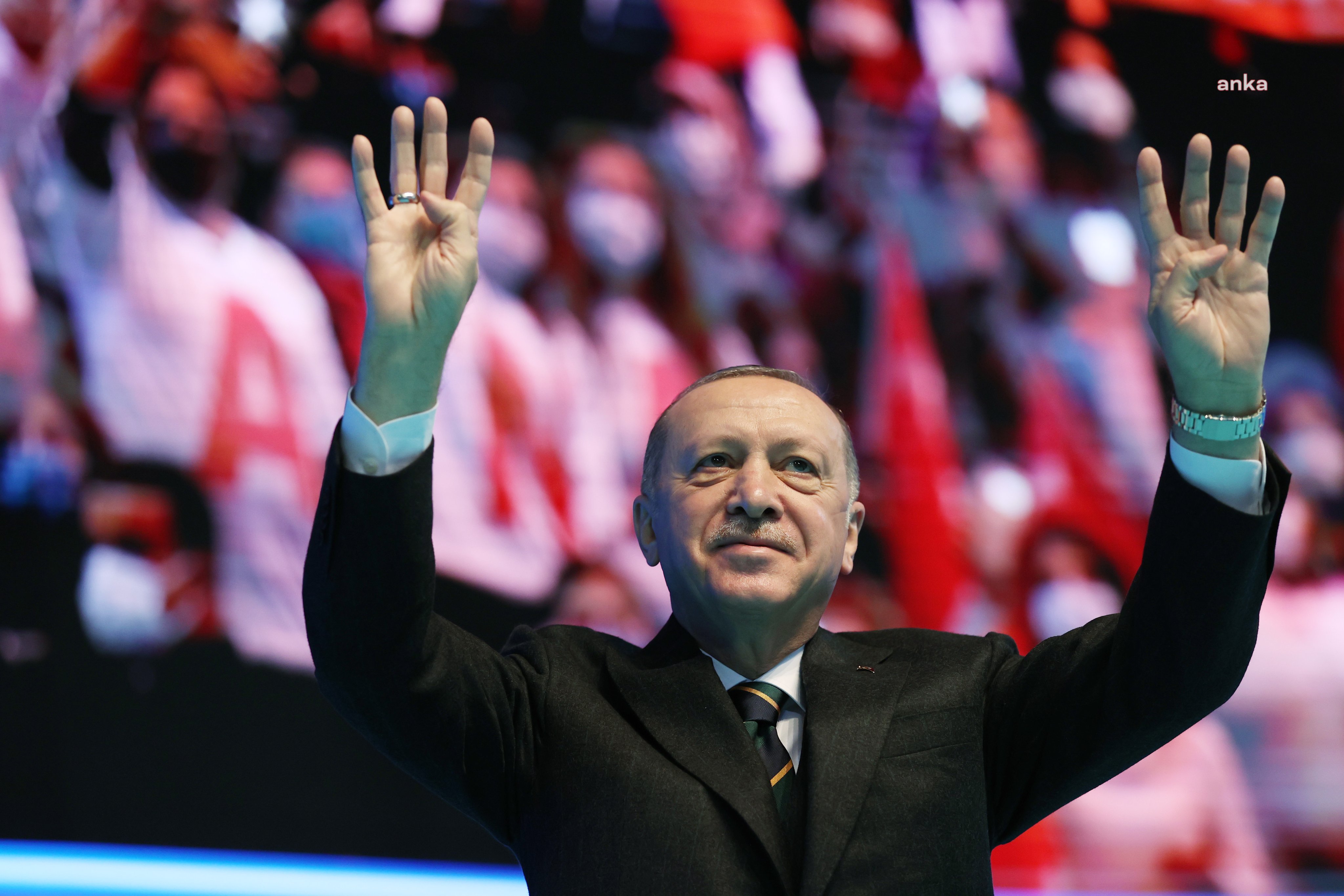 ERDOĞAN, YENİDEN AKP GENEL BAŞKANI SEÇİLDİ