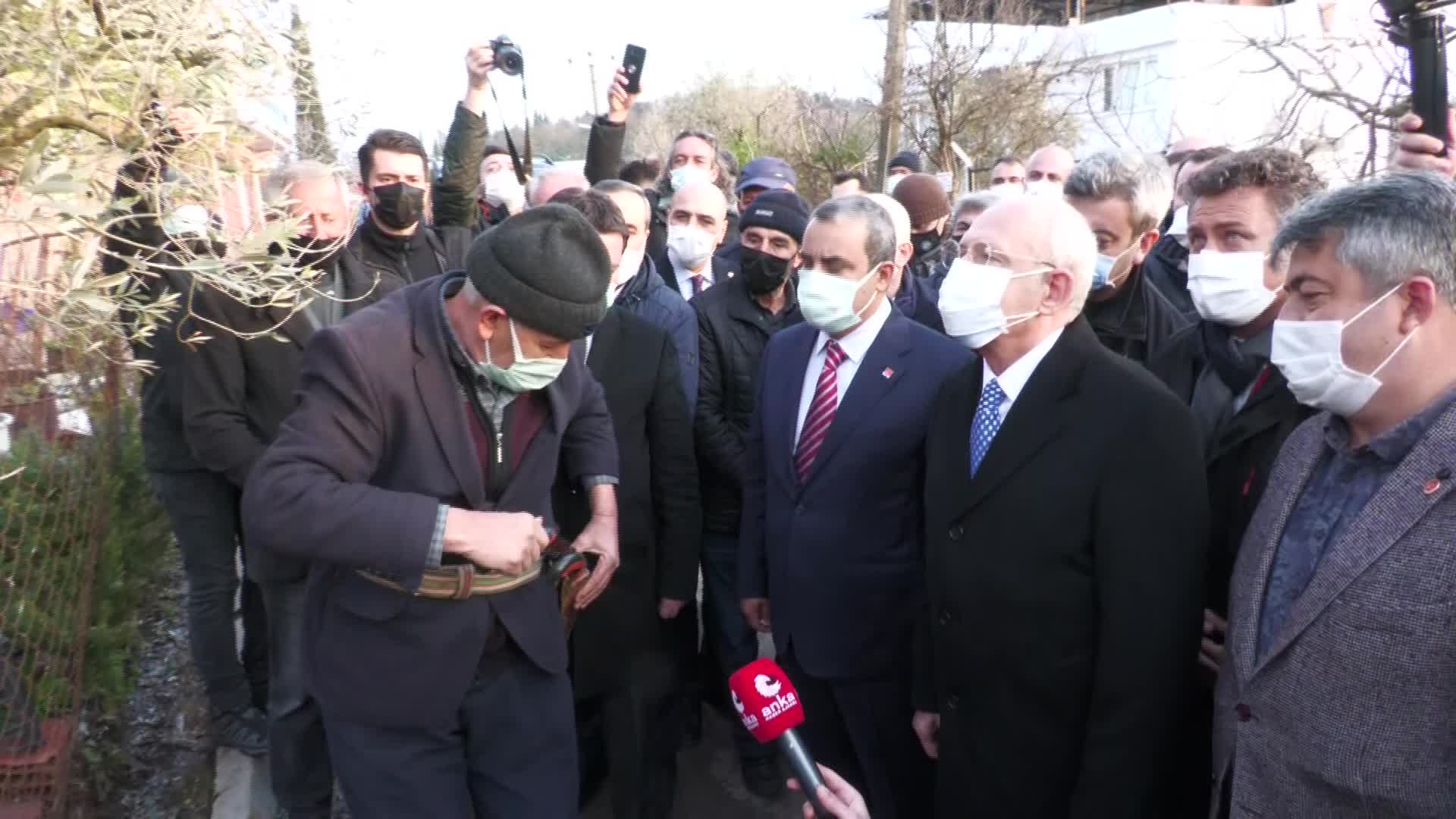BURSALI ÇİFTÇİ SORUNUNU KILIÇDAROĞLU’NA ANLATTI: İNCİRİN KİLOSU ÇİTFÇİDEN 4 LİRAYA ÇIKIYOR, TANESİ 5 LİRAYA SATILIYOR