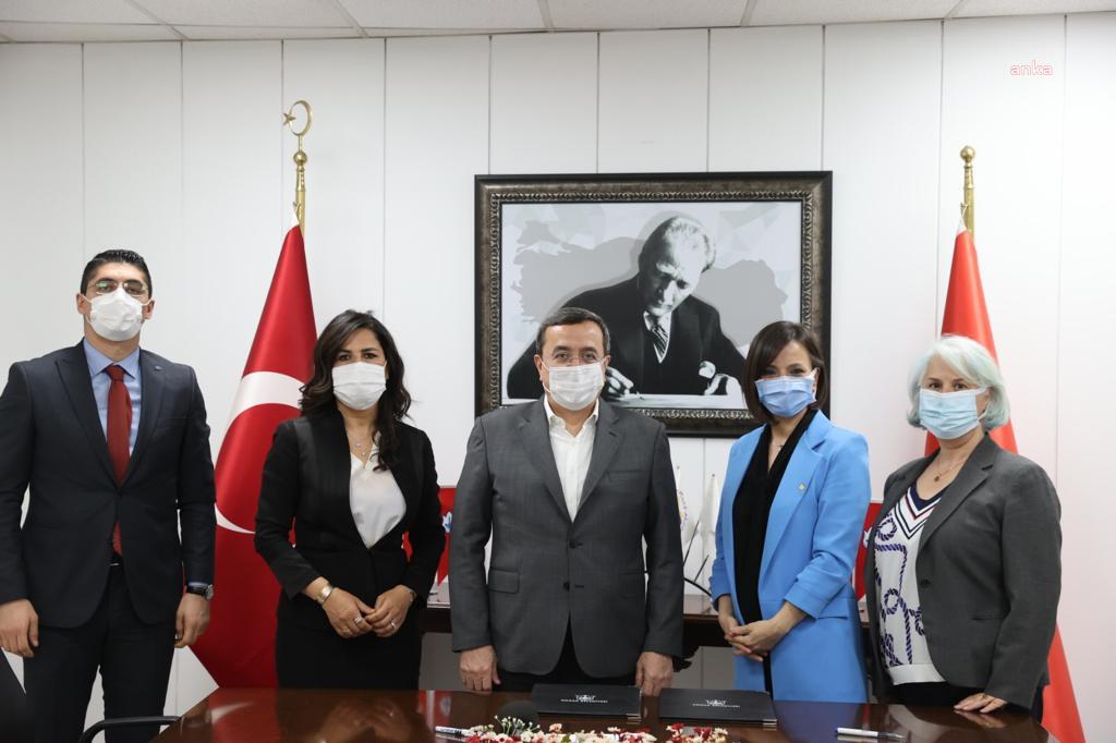 İZMİR'DE İMZALAR SÜRDÜRÜLEBİLİR ÇEVRE İÇİN ATILDI