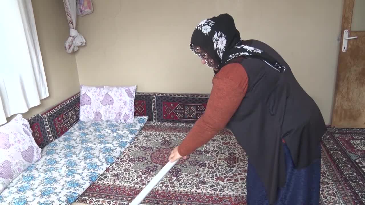 MERSİN BÜYÜKŞEHİR BELEDİYESİ'NİN OKUMA YAZMA KURSLARINDA 30 KADIN EĞİTİM ALIYOR