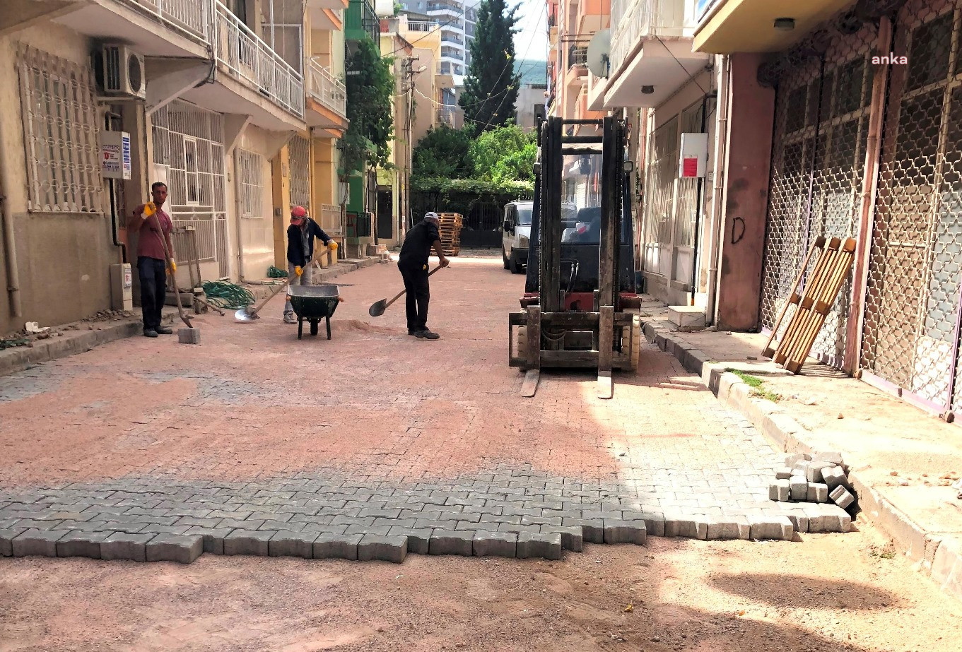 BORNOVA'DA YATIRIMLAR SÜRÜYOR