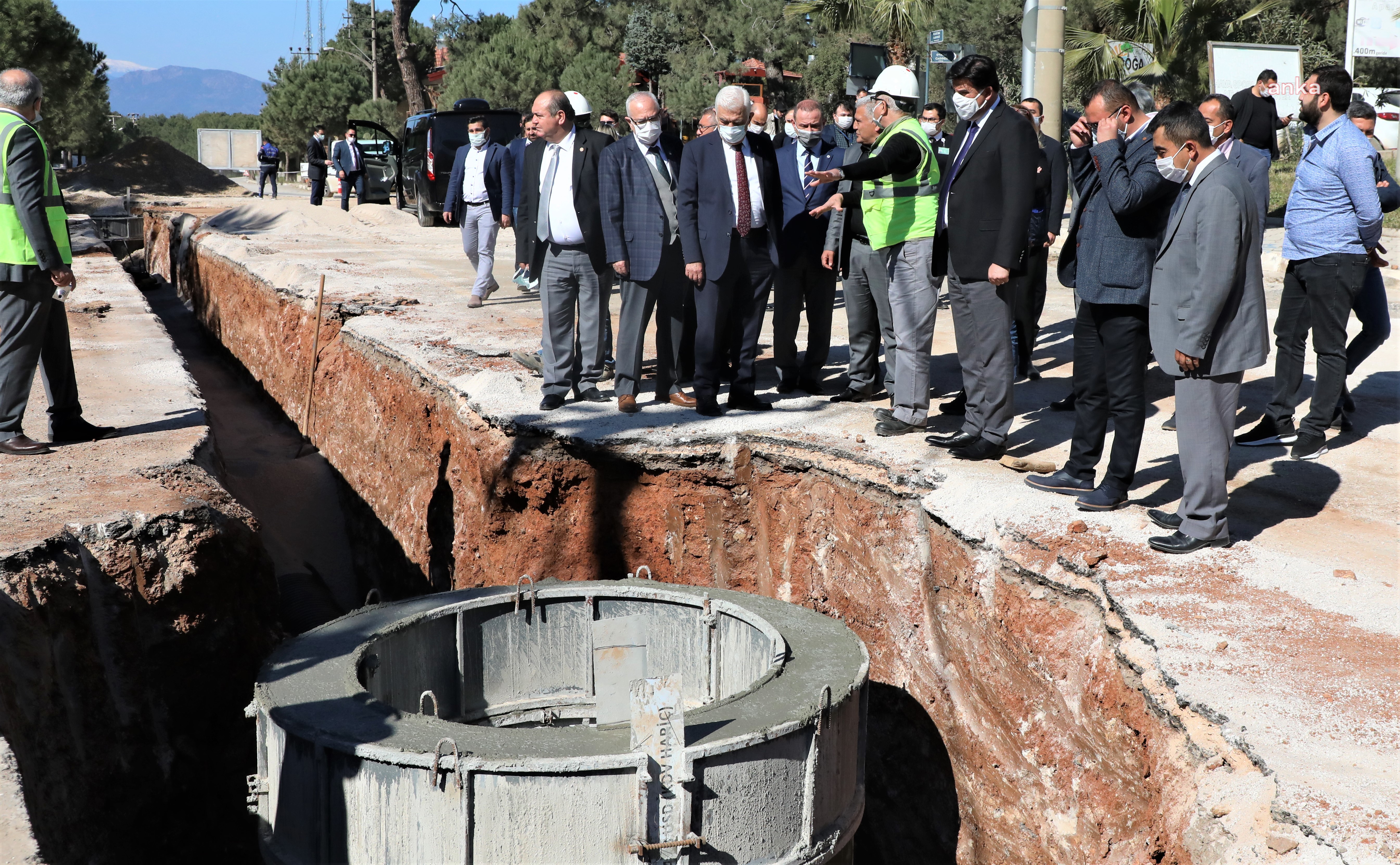 MUĞLA BÜYÜKŞEHİR, HİSARÖNÜ-OVACIK KANALİZASYON HATTININ YARISINDAN FAZLASINI TAMAMLADI