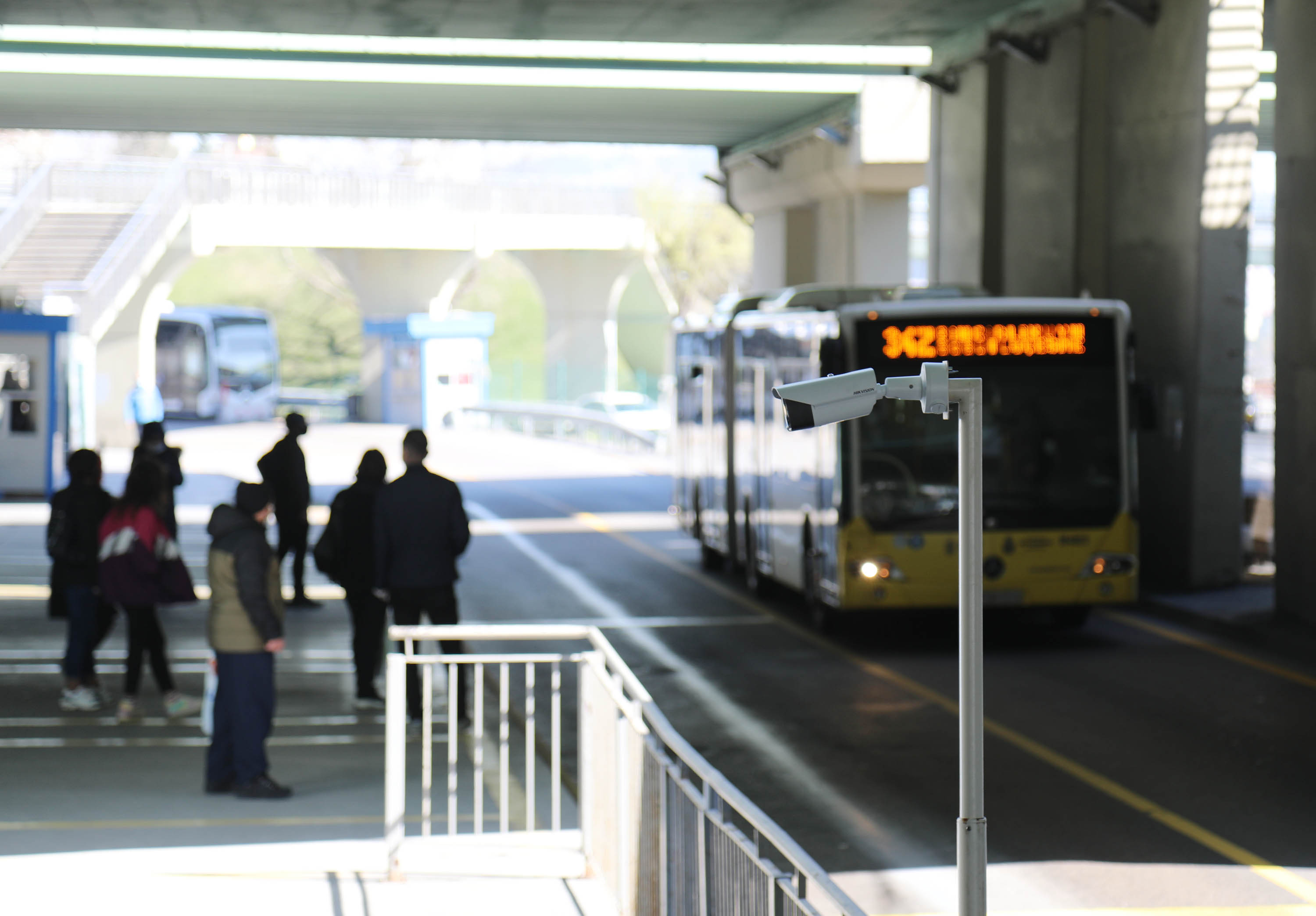 METROBÜS İSTASYONLARINDA TERMAL KAMERALI DENETİM BAŞLADI