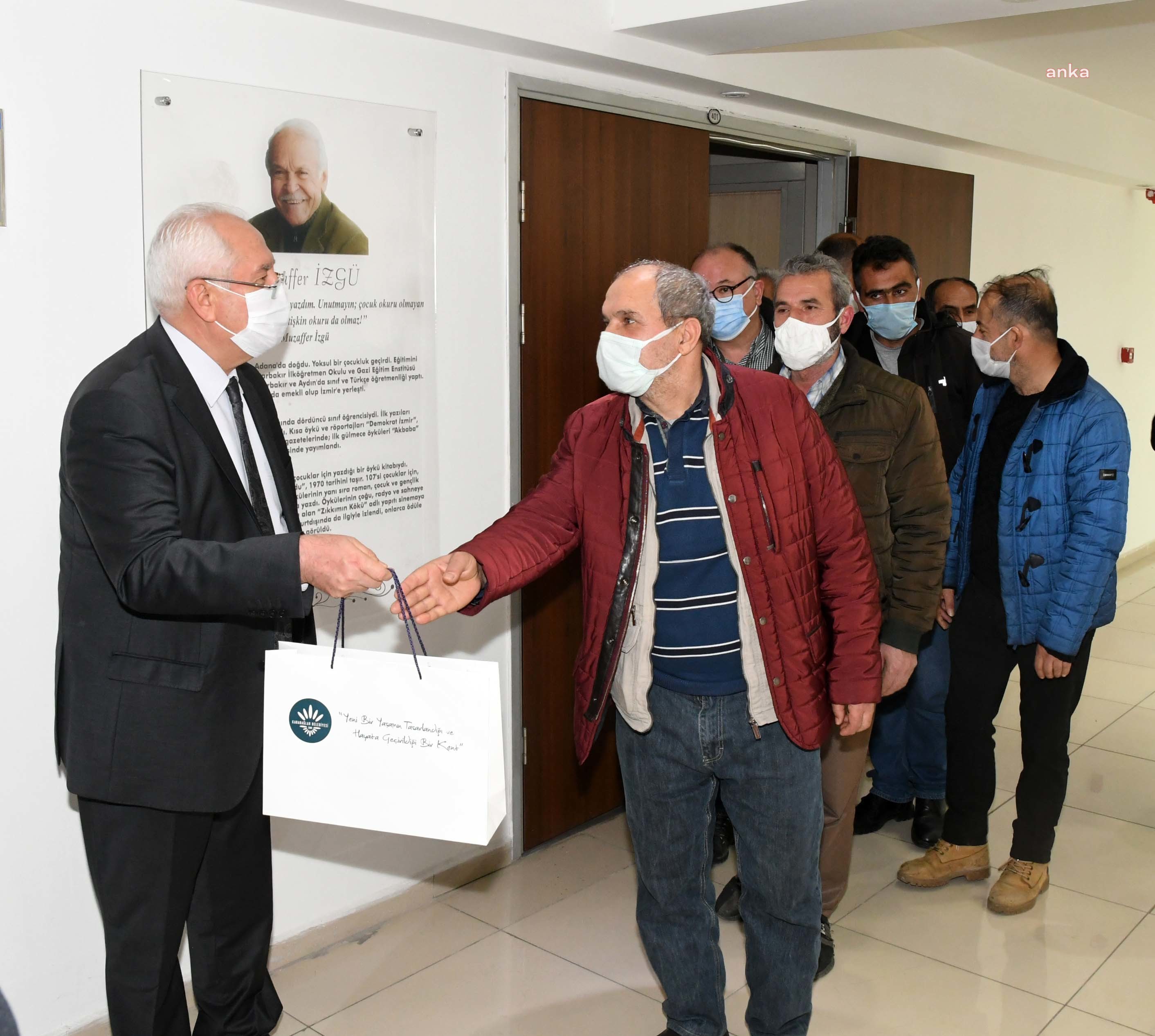 KARABAĞLAR'DA KAHVEHANECİ ESNAFINA 700'ER LİRA DESTEK
