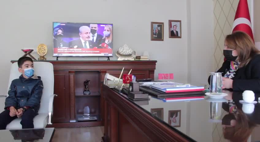 BİR YILDA 306 KİTAP OKUYAN ÖĞRENCİ ÖDÜLLENDİRİLDİ