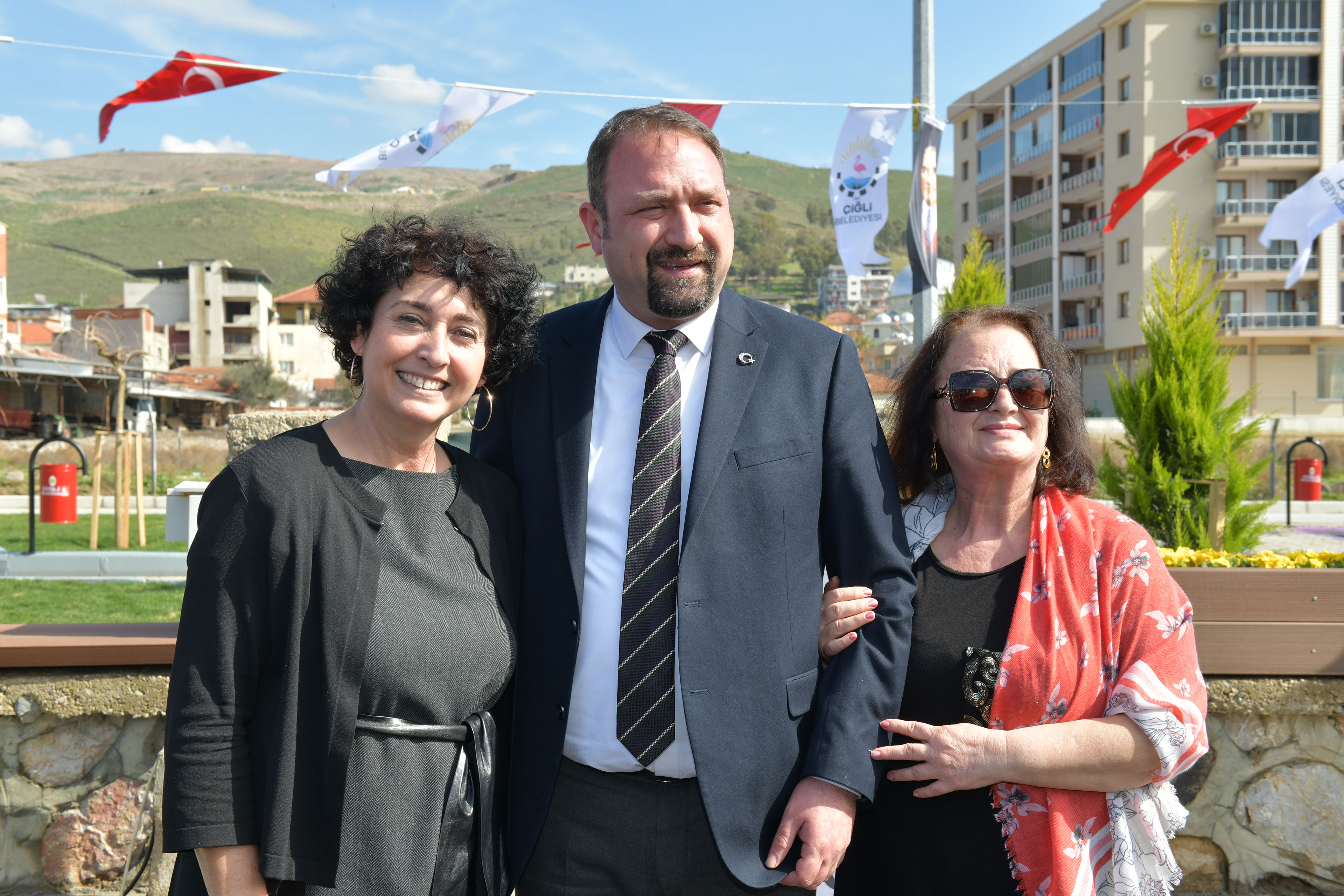 İLK KADIN MUHTAR GÜL ESİN'İN İSMİ ÇİĞLİ'DE YAŞAYACAK