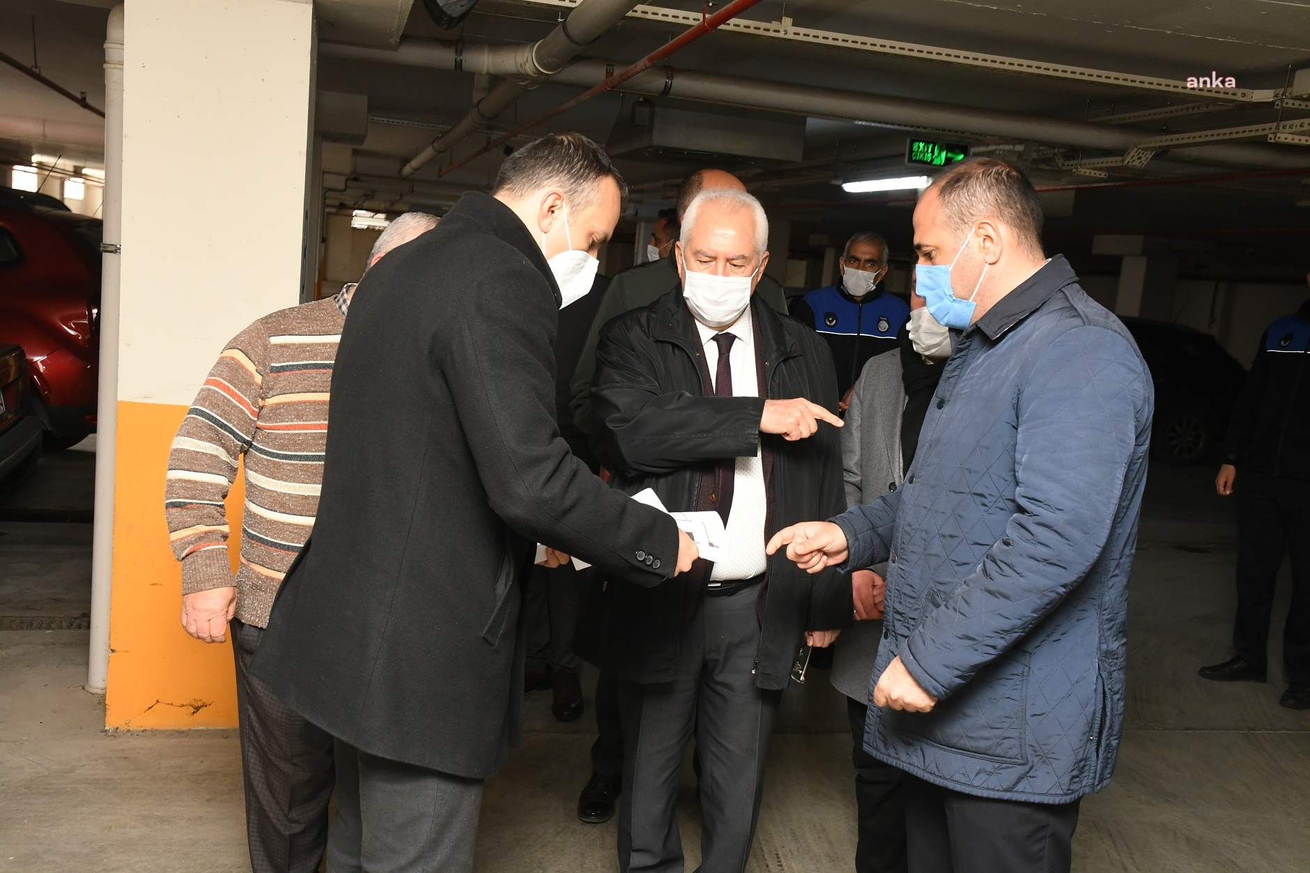 KARABAĞLAR'DA DAR GELİRLİ AİLELERE GİYSİ MAĞAZASI