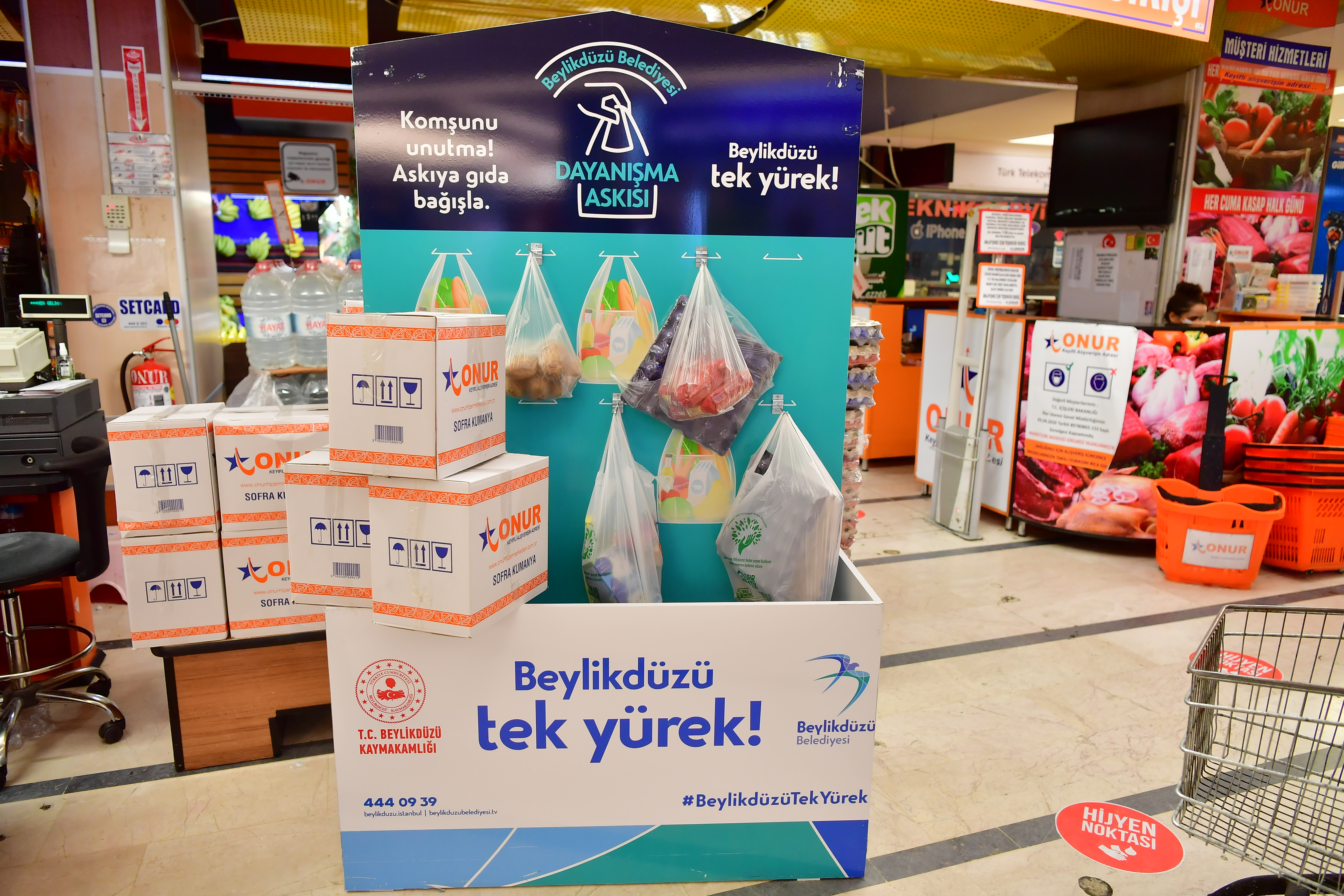 BEYLİKDÜZÜ'NDE DAYANIŞMA ASKISININ İLK GÜNÜNDE 85 KOLİ YARDIM