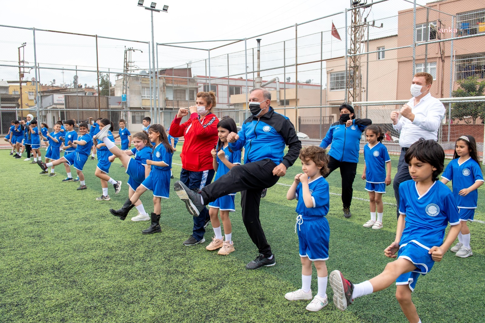 SEYHAN BELEDİYESİ'NİN SPOR OKULLARI ÇOCUKLARI EĞİTİYOR, GELECEĞE TAŞIYOR