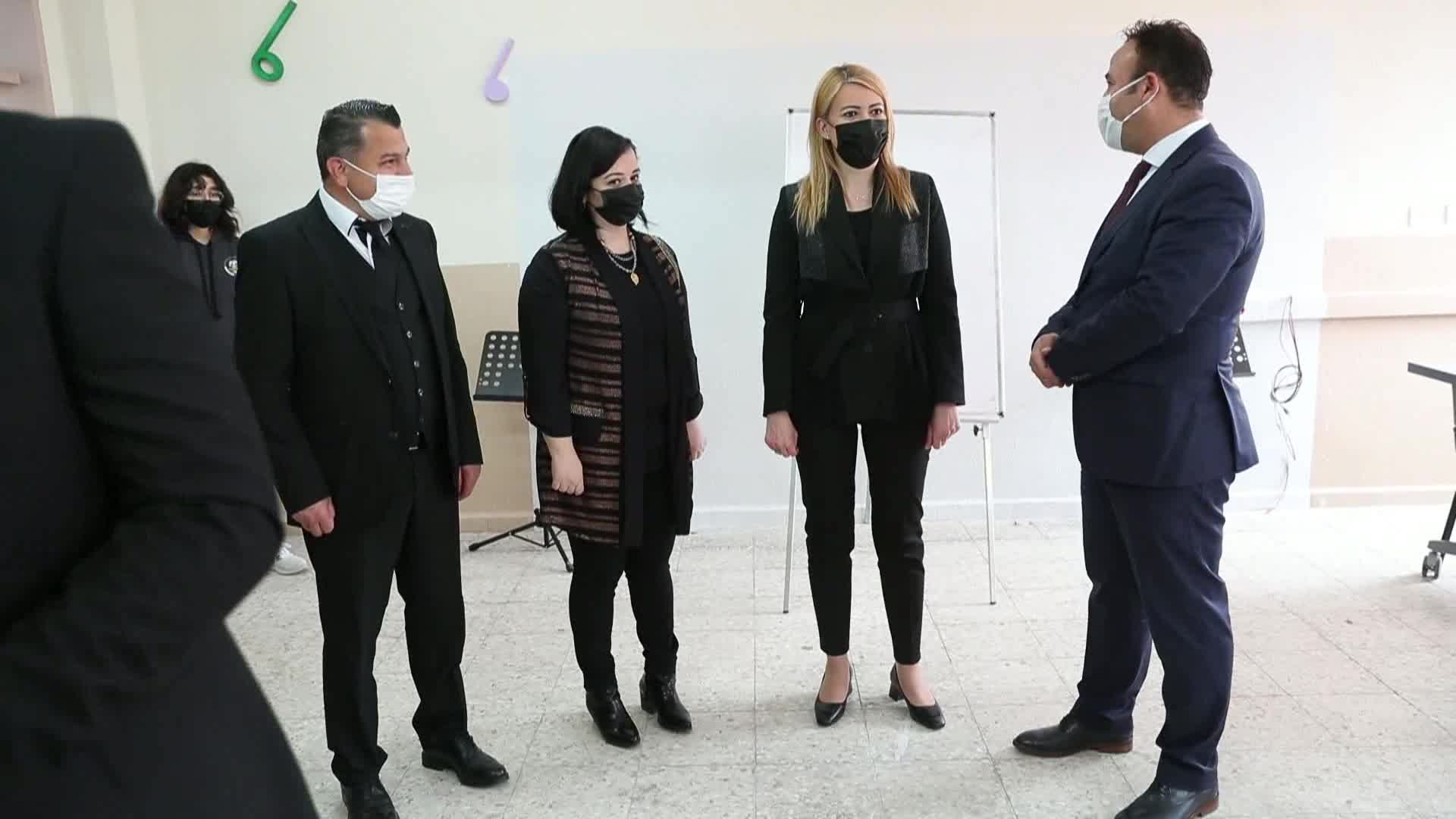 MERKEZEFENDİ BELEDİYESİ’NDEN ÖĞRENCİLERE ENSTRÜMAN HEDİYESİ