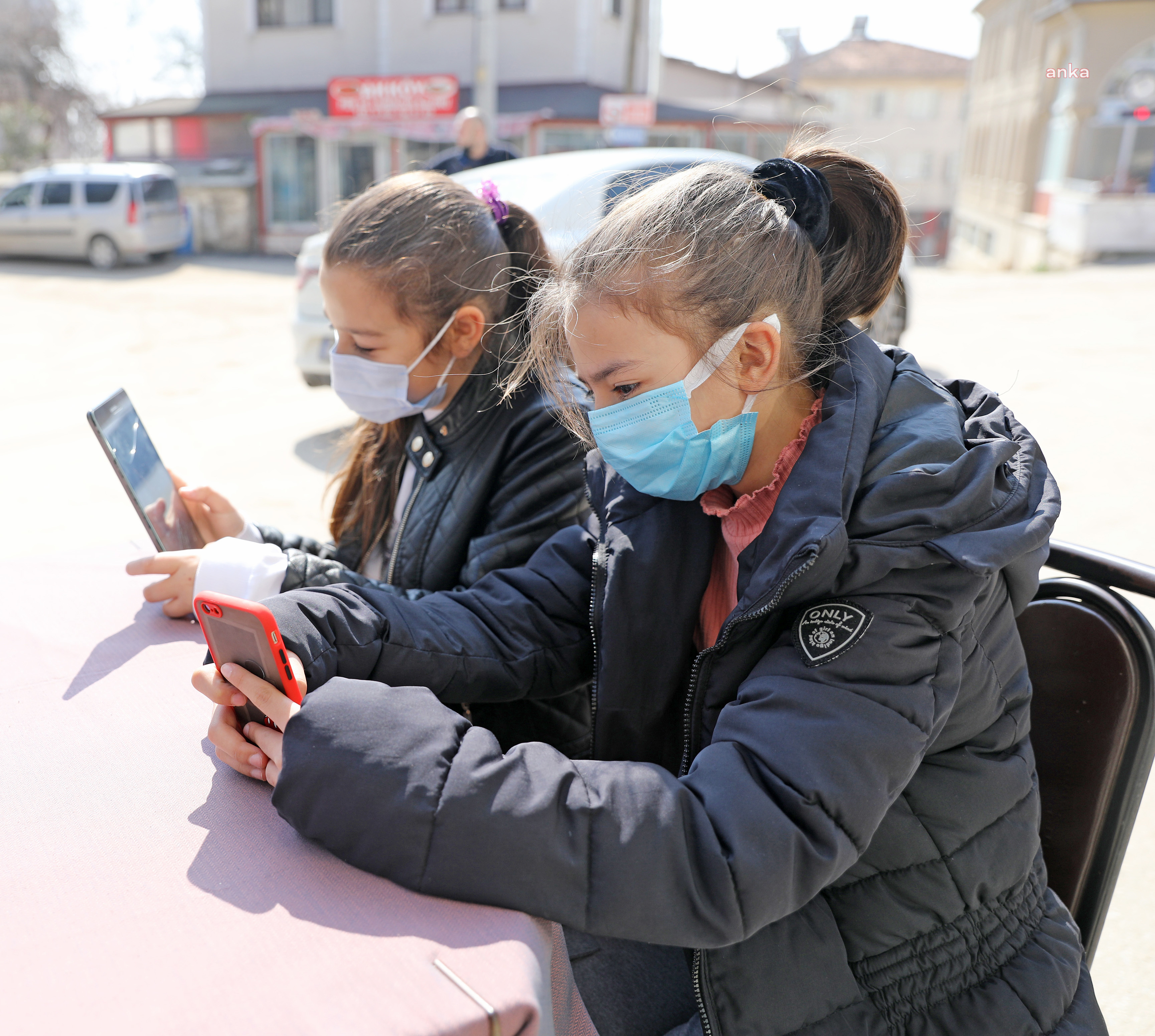 MUDANYA, EŞİT EĞİTİM AĞI’YLA ZORLUKLARI AŞIYOR