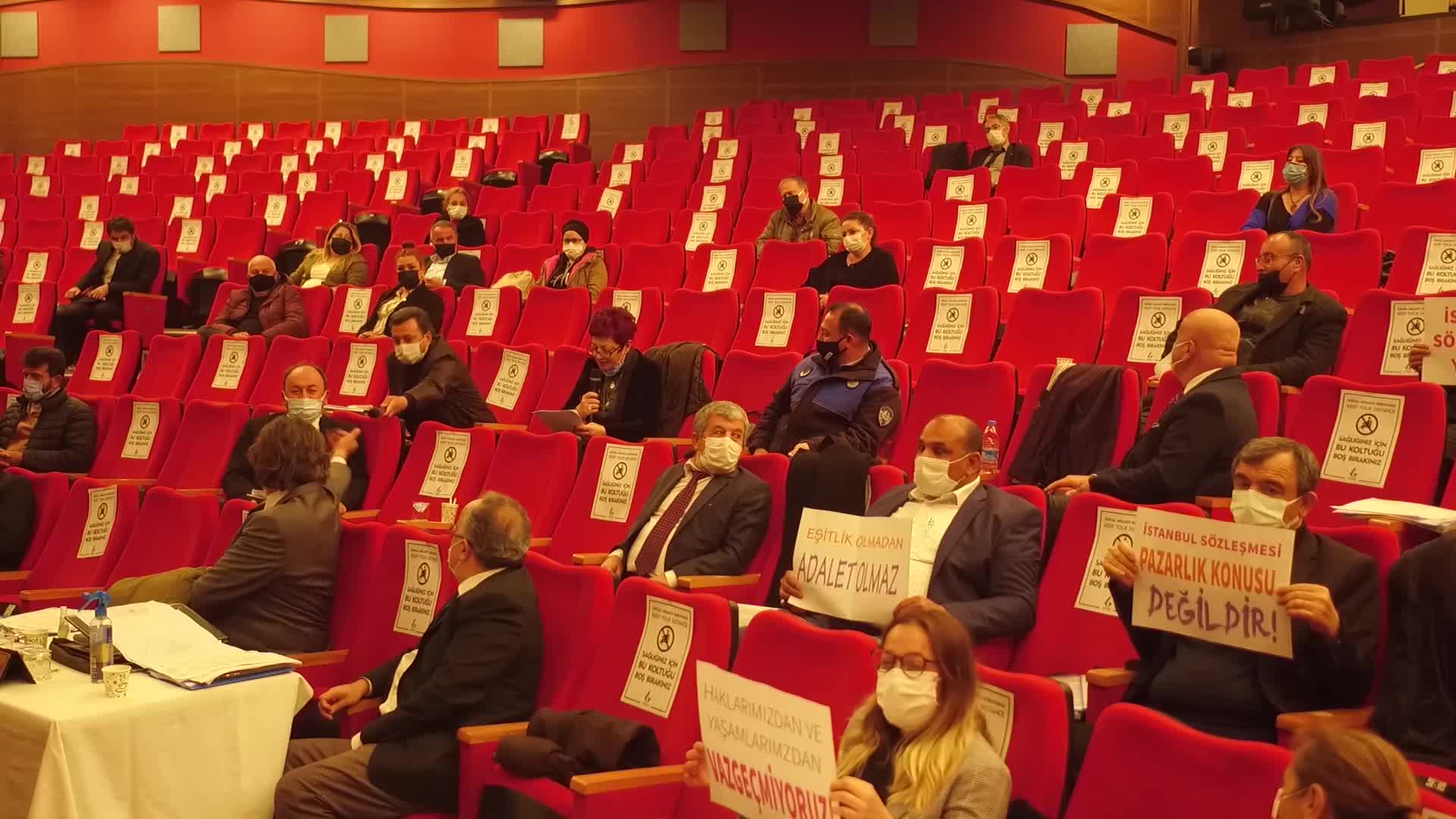 GÜZELBAHÇE BELEDİYE MECLİSİ'NDEN İSTANBUL SÖZLEŞMESİNE DESTEK