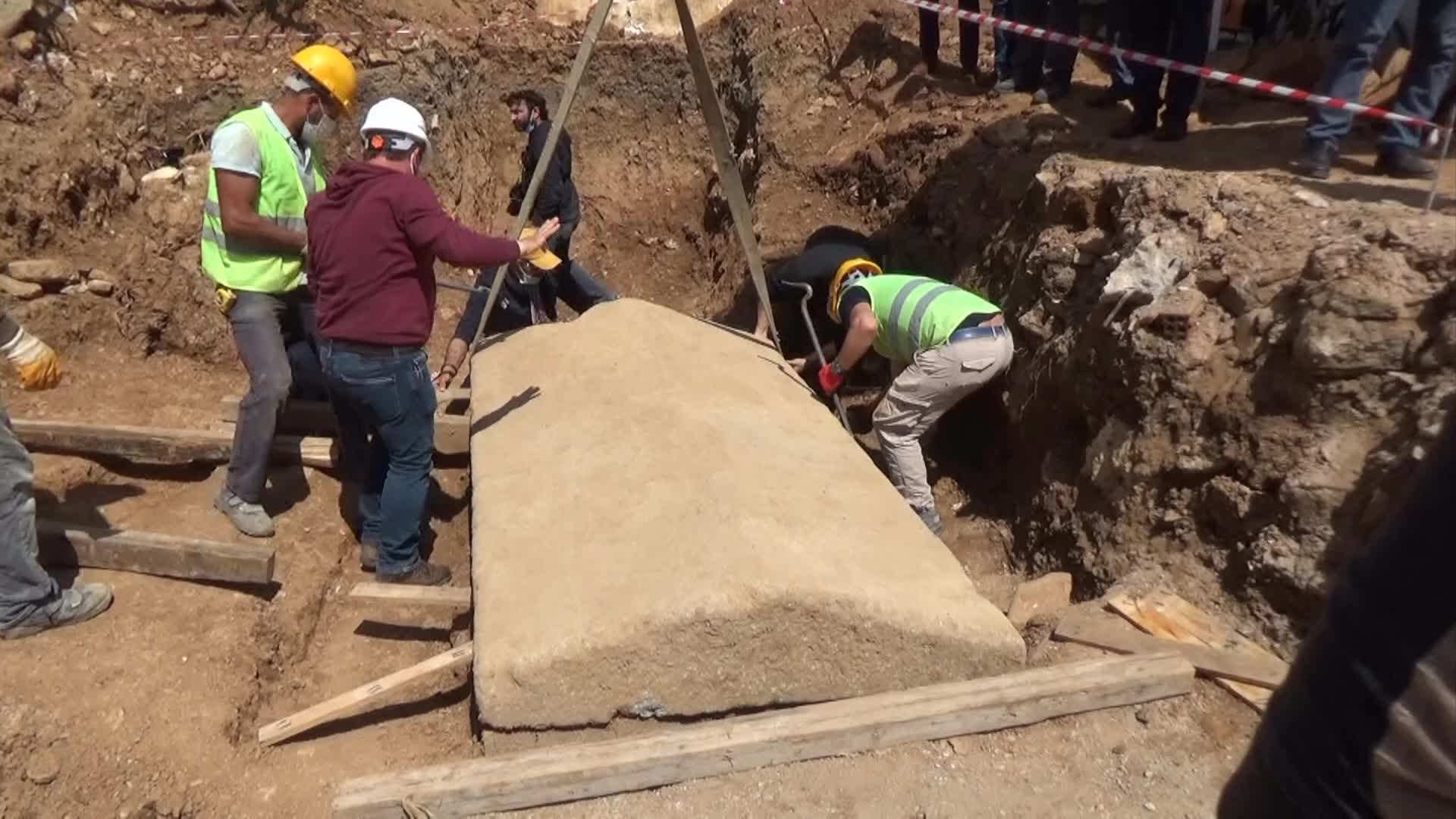 BODRUM'DA BULUNAN 2400 YILLIK LAHİT MEZAR AÇILDI