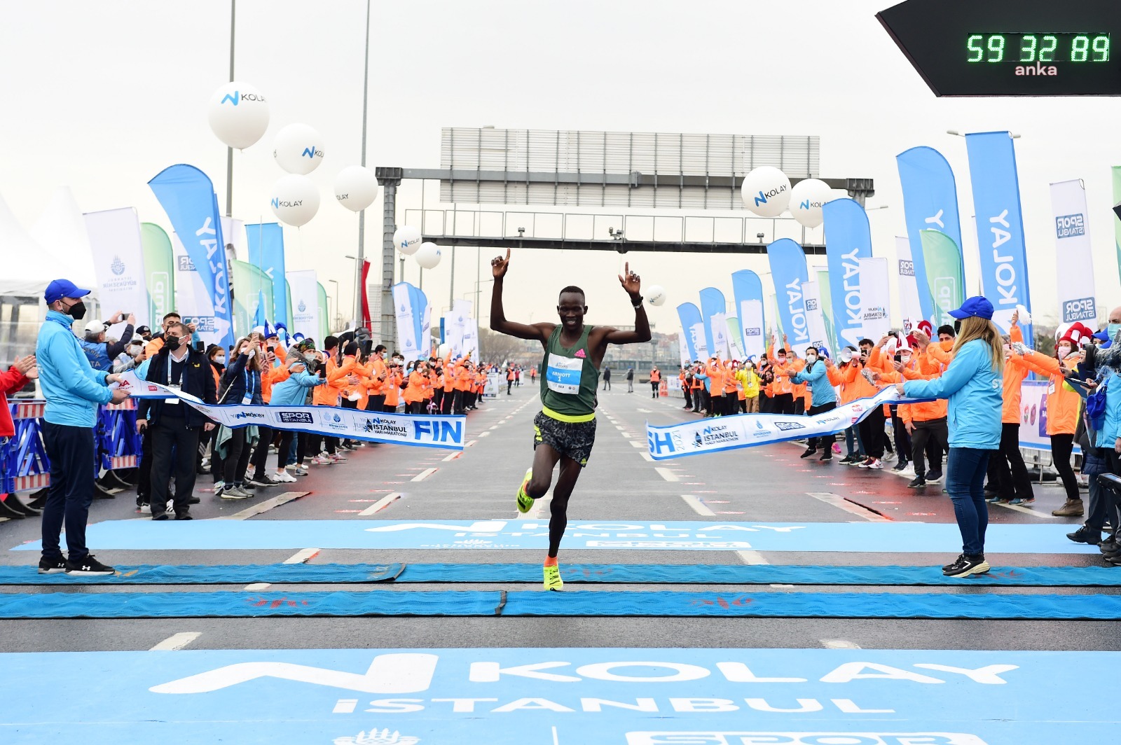 N KOLAY İSTANBUL YARI MARATONU’NDA DÜNYA REKORU