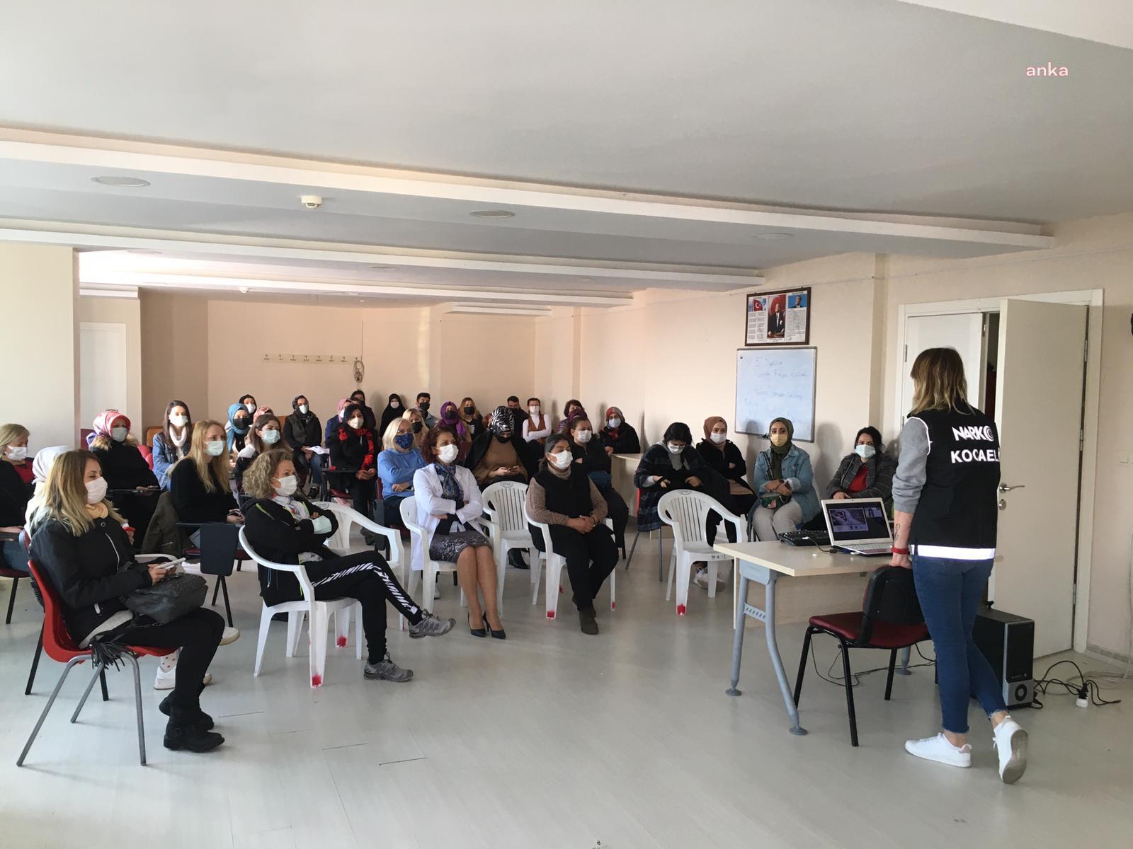 NARKOTİK POLİSLERİNDEN İZMEK’TE KORUYUCU ANNELİK EĞİTİMİ