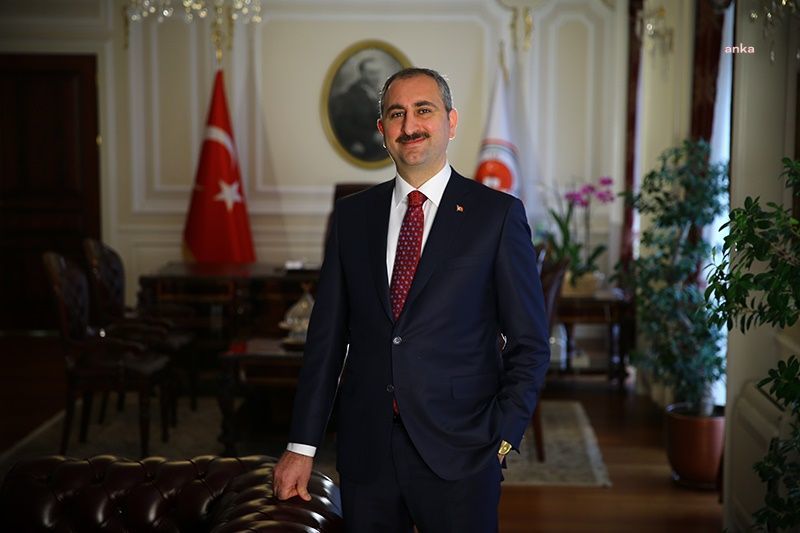 BAKAN GÜL’DEN MONTRÖ TEPKİSİ: "VESAYETÇİ ZİHNİYETİN MUVAFFAK OLMASI MÜMKÜN DEĞİL"