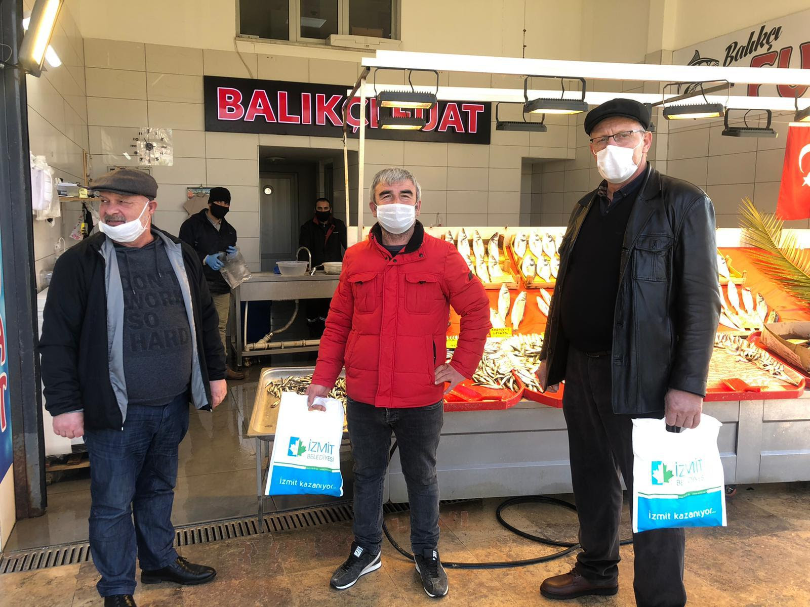İZMİT BELEDİYESİ, BALIKHAN ESNAFINI UNUTMADI