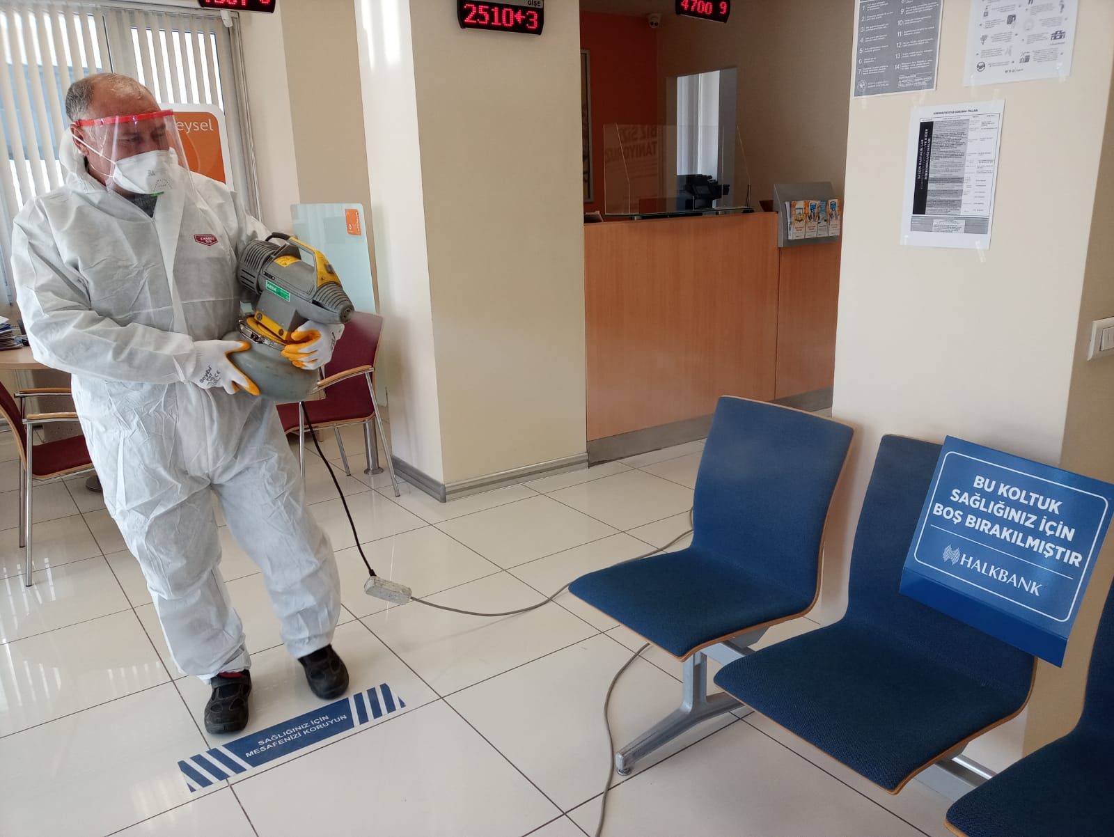 TURGUTLU'DA TÜM ALANLAR DEZENFEKTE EDİLİYOR