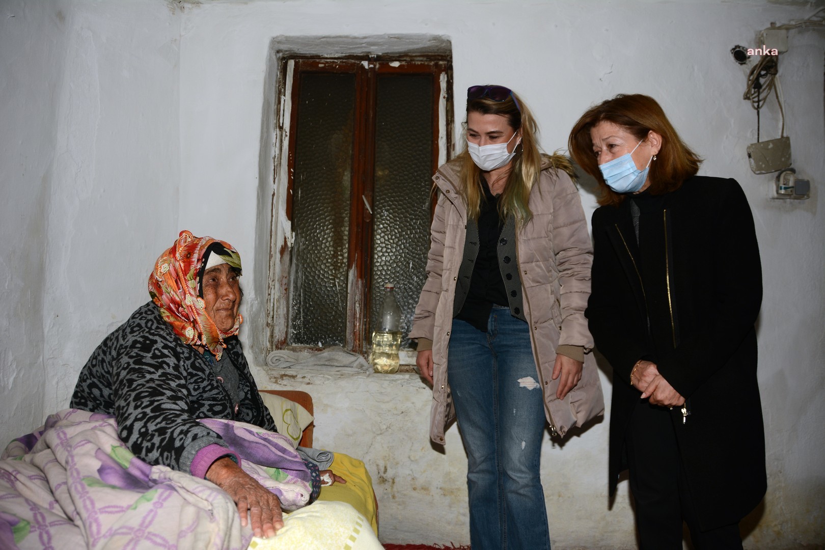 MENTEŞE BELEDİYESİ'NDEN EVİ YANAN AİLEYE DESTEK