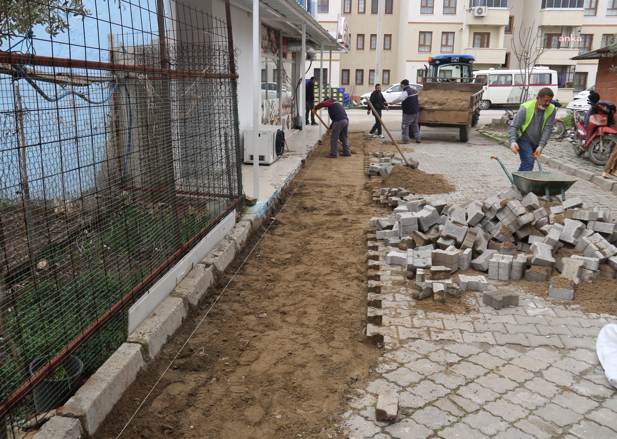 TURGUTLU BELEDİYESİ'NDEN ÜSTYAPI ATAĞI