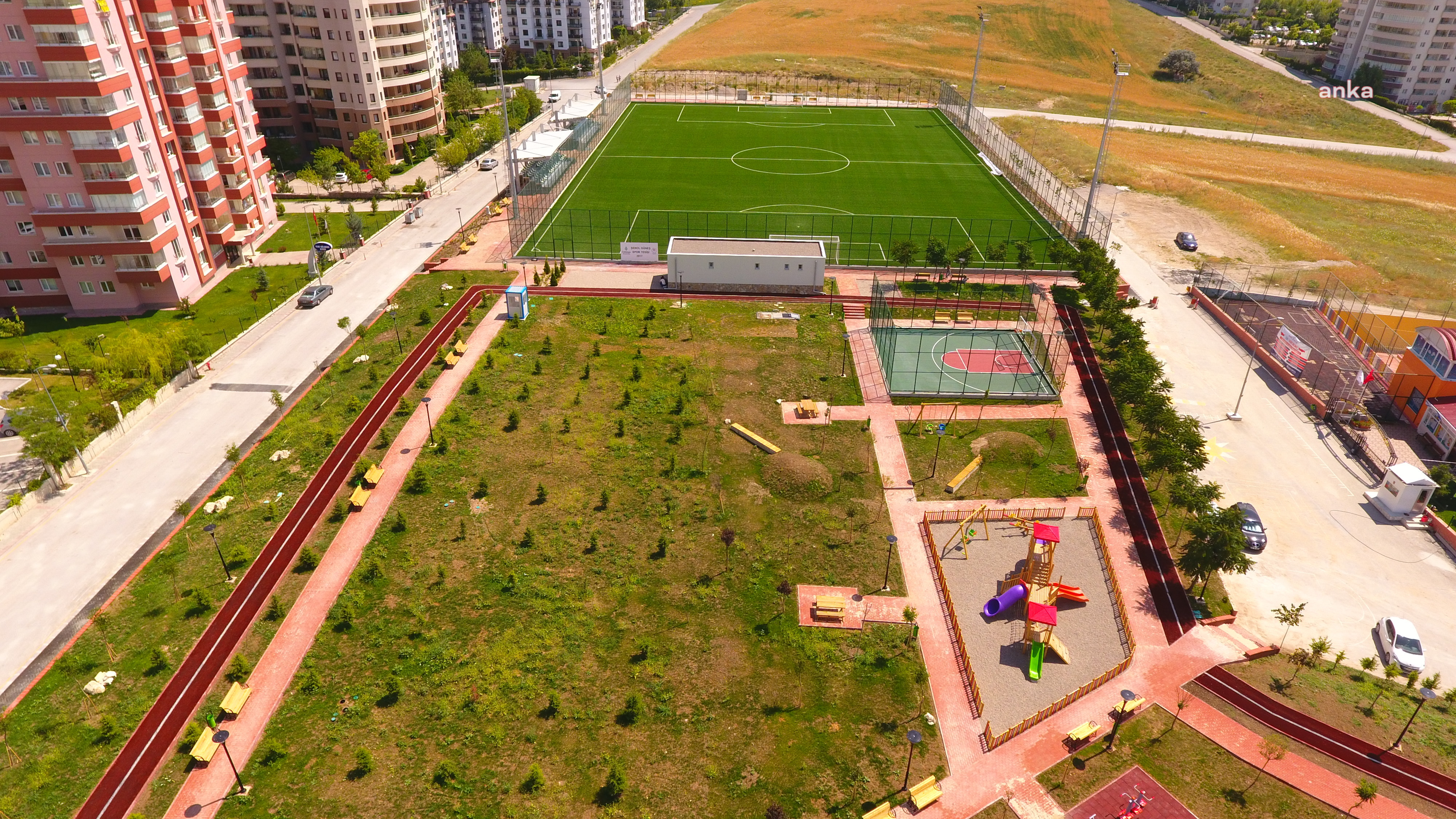 ÇANKAYA BELEDİYESİ, PANDEMİ NEDENİYLE KAPATILAN ŞENOL GÜNEŞ FUTBOL SAHASI'NI YENİDEN HİZMETE AÇTI
