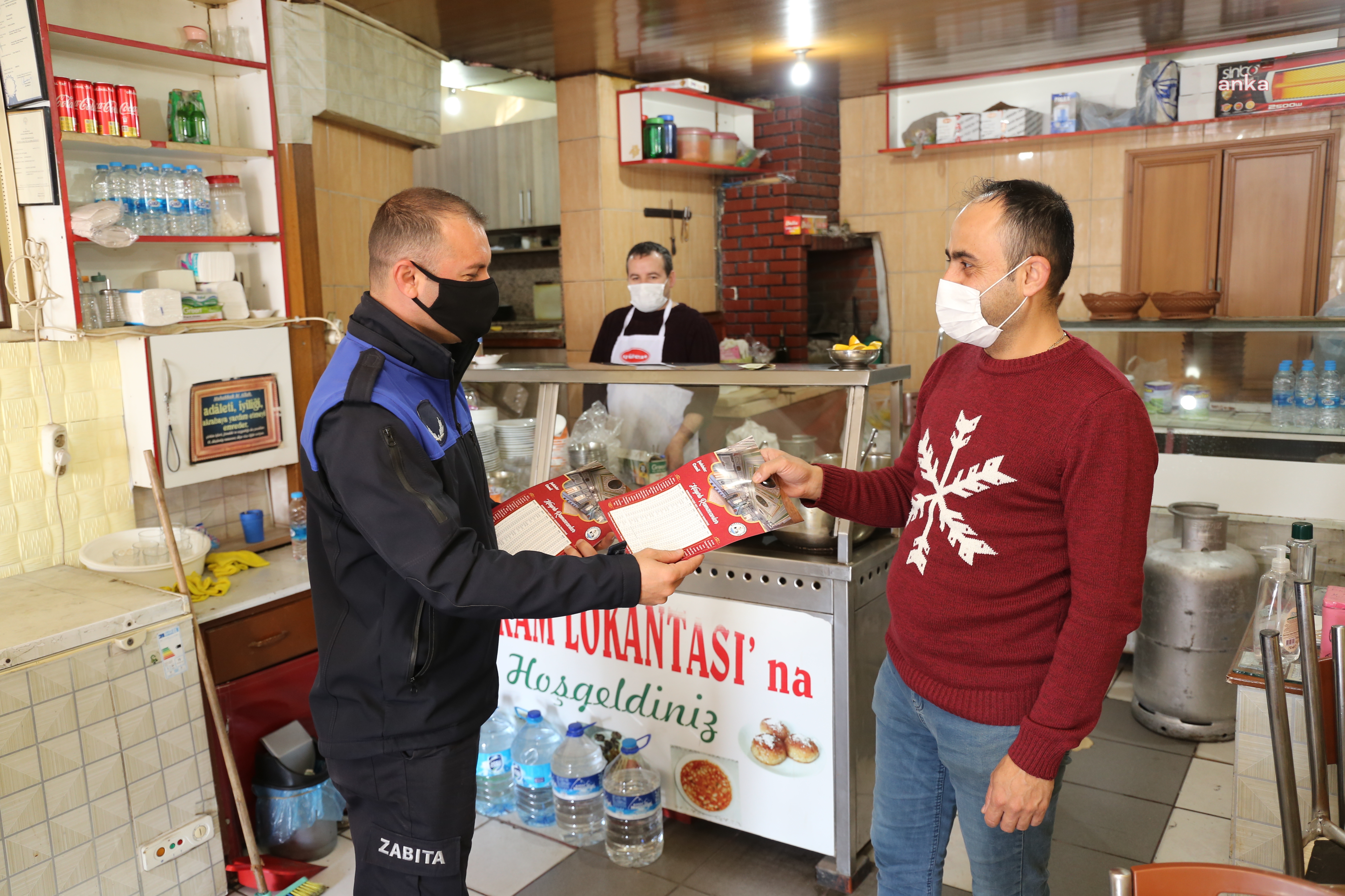BURHANİYE’DE İMSAKİYELER DAĞITILMAYA BAŞLANDI