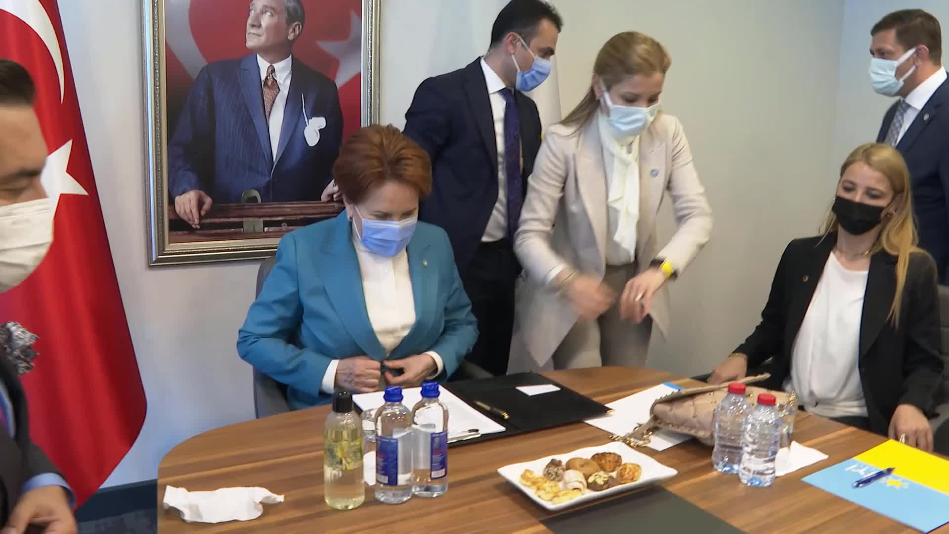 AKŞENER,  GENÇ İŞ İNSANLARI İLE GÖRÜŞTÜ